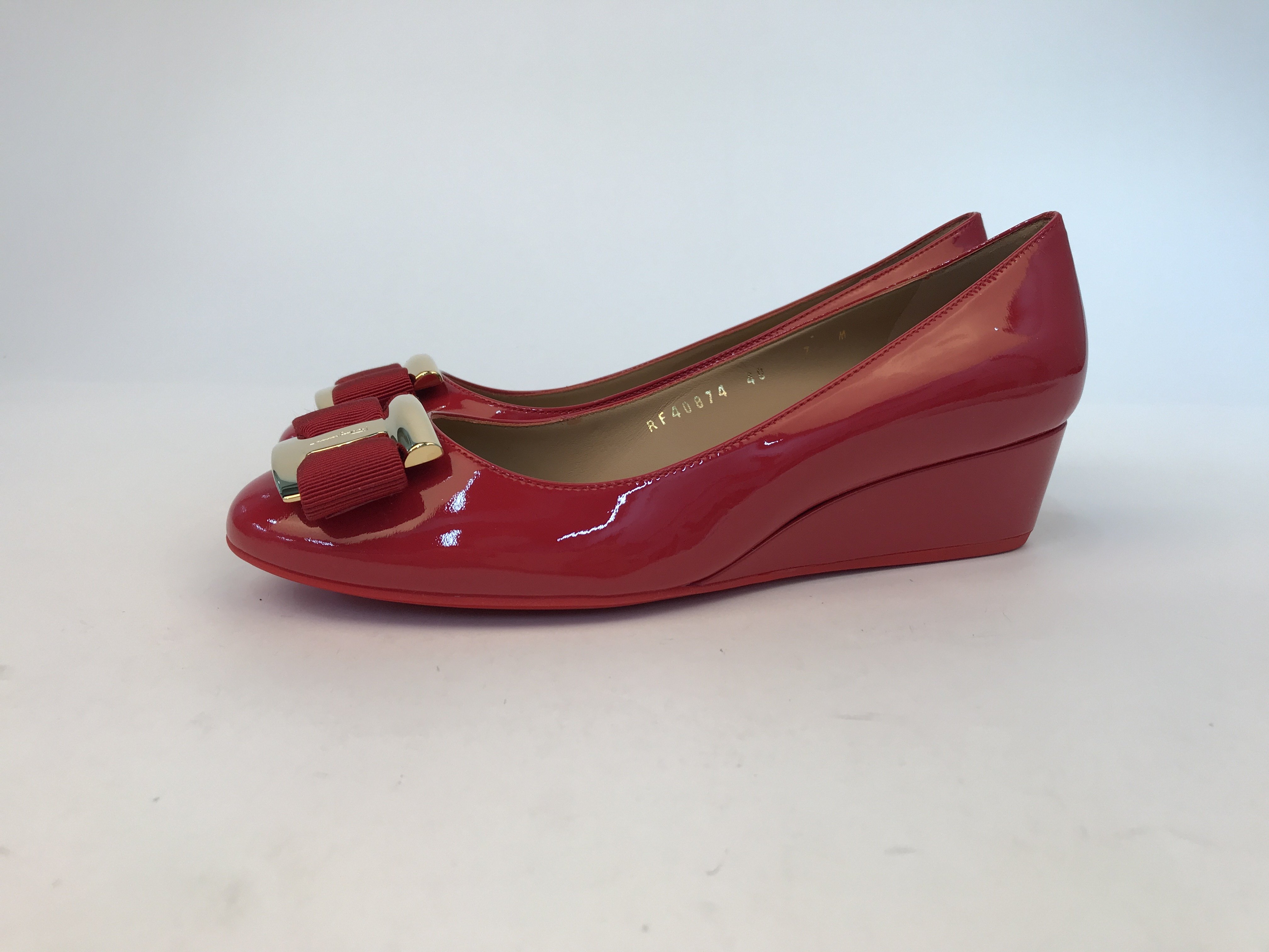Ferragamo Bow Knot Fish Mouth Slope Heel Shoes In Red