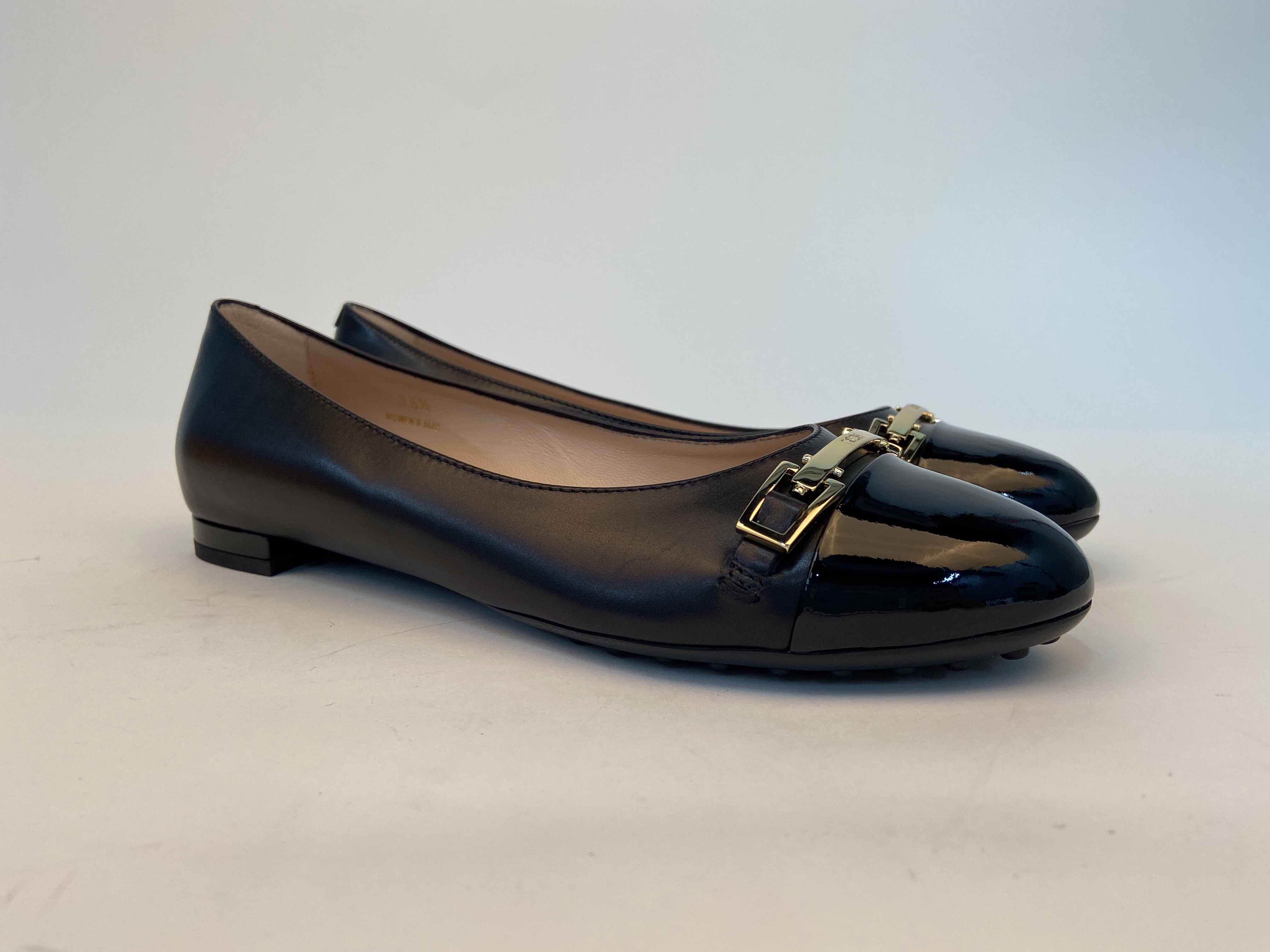 Tod's Round-headed Flat Shoes In Black