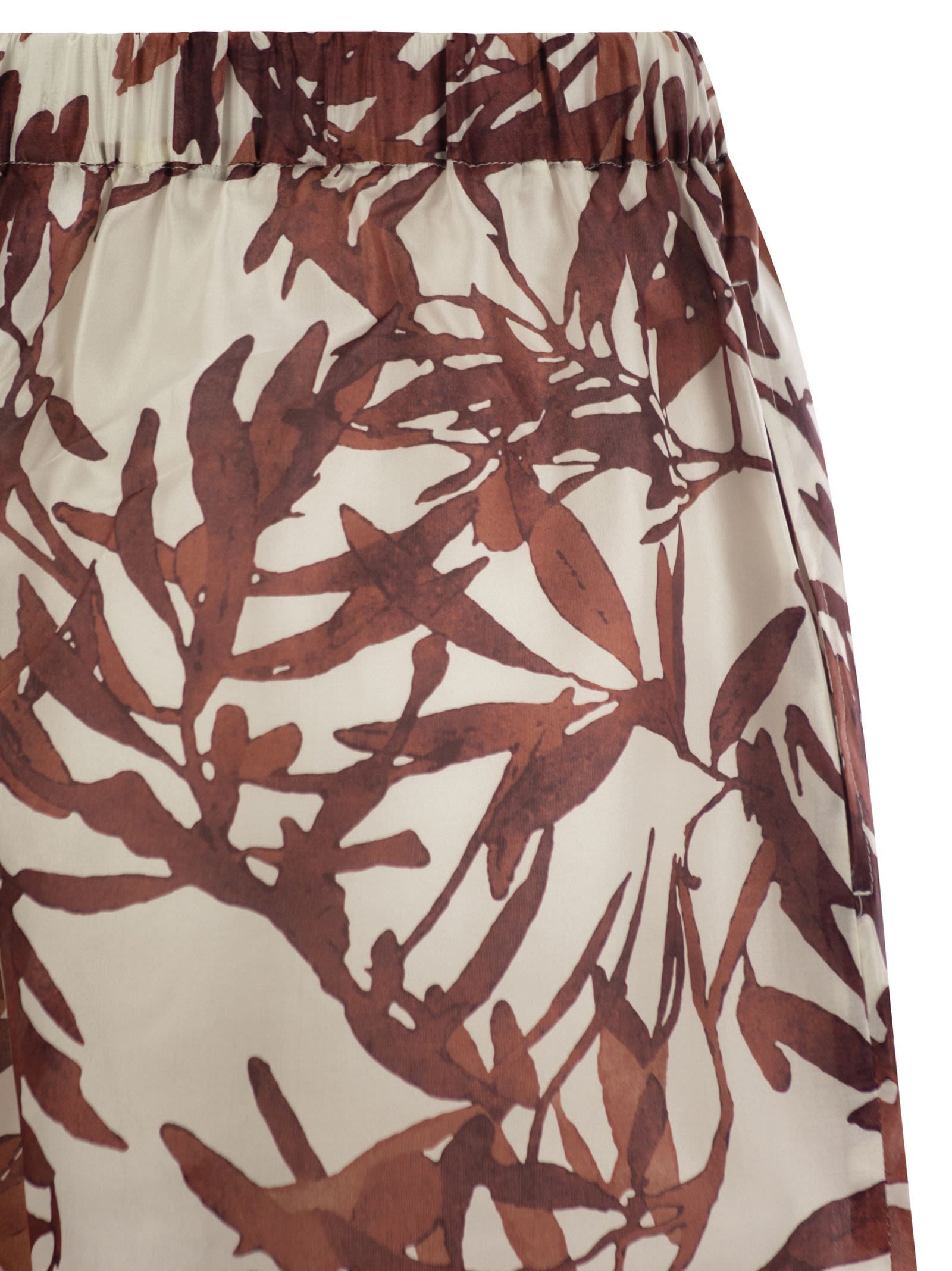 Brunello Cucinelli Elastic Waist Shorts In Red