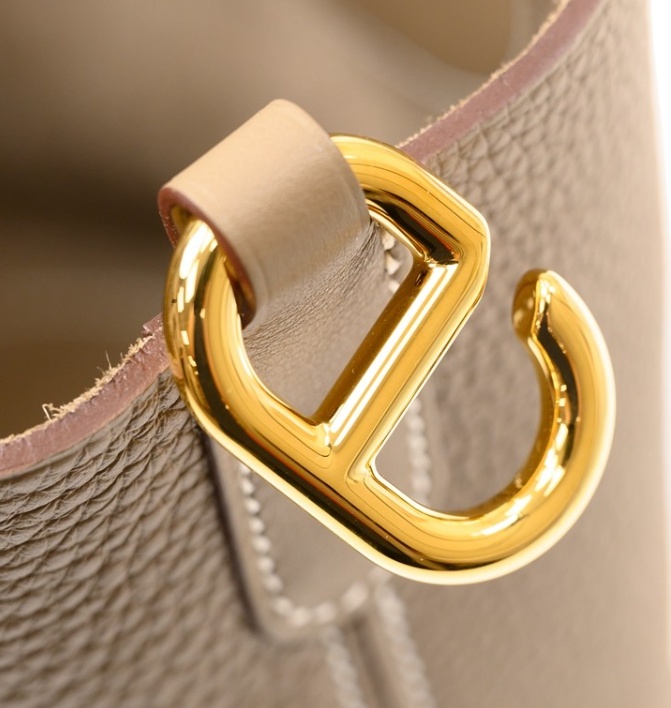 Pre-owned Hermes In-the-loop 18 Handbag In Brown