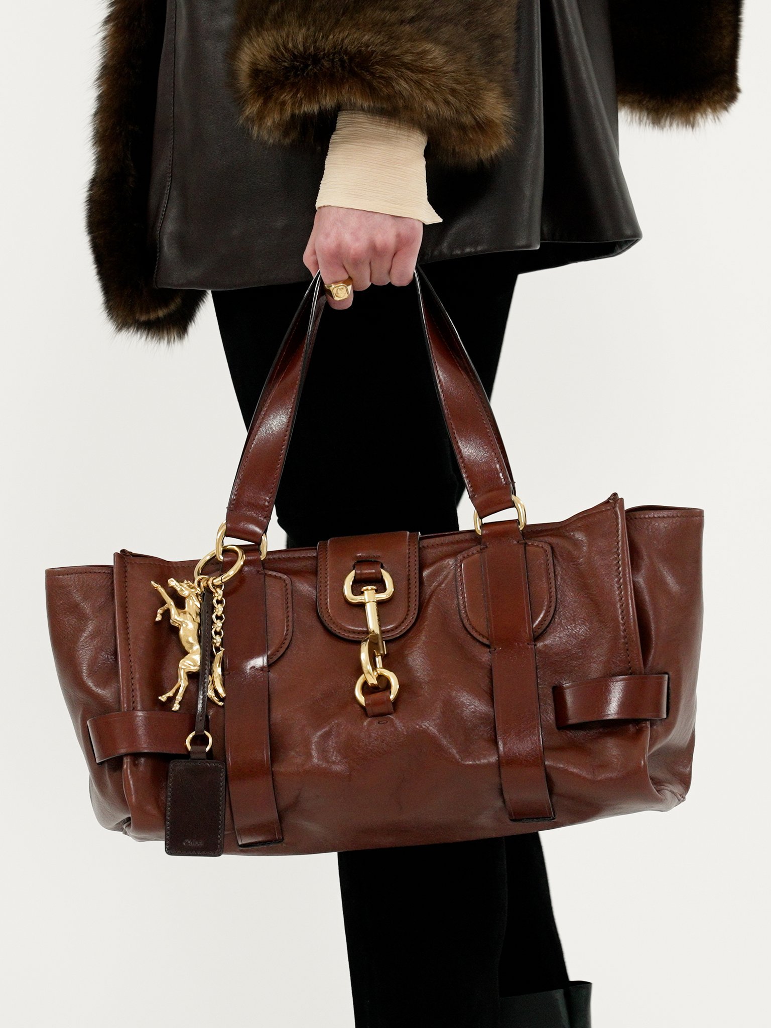 Chloé Kerala 25 Leather Handbag With Maxi Hook On The Front In Brown