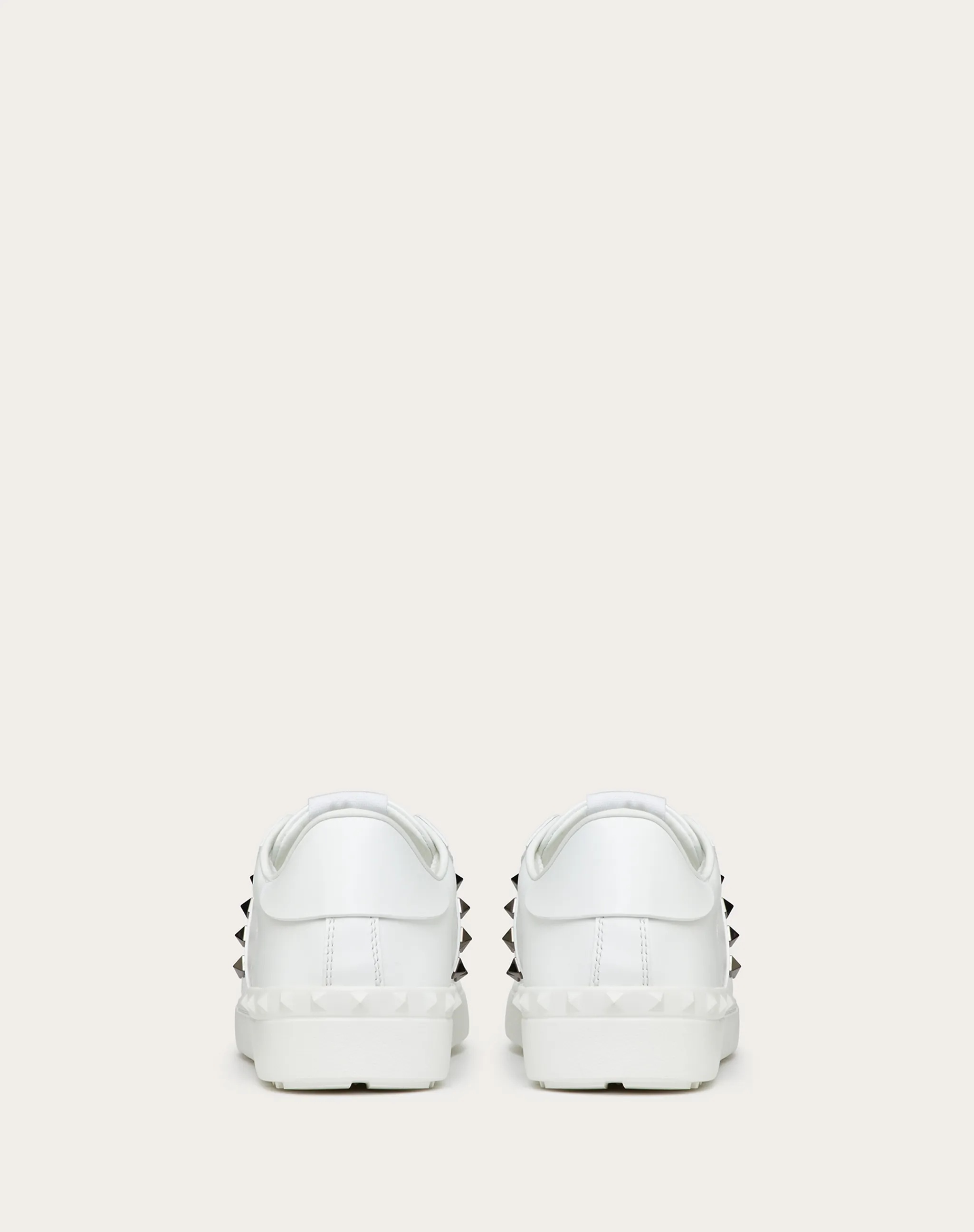 Valentino Sneaker Bianche Rockstud In Pelle Garavan In White