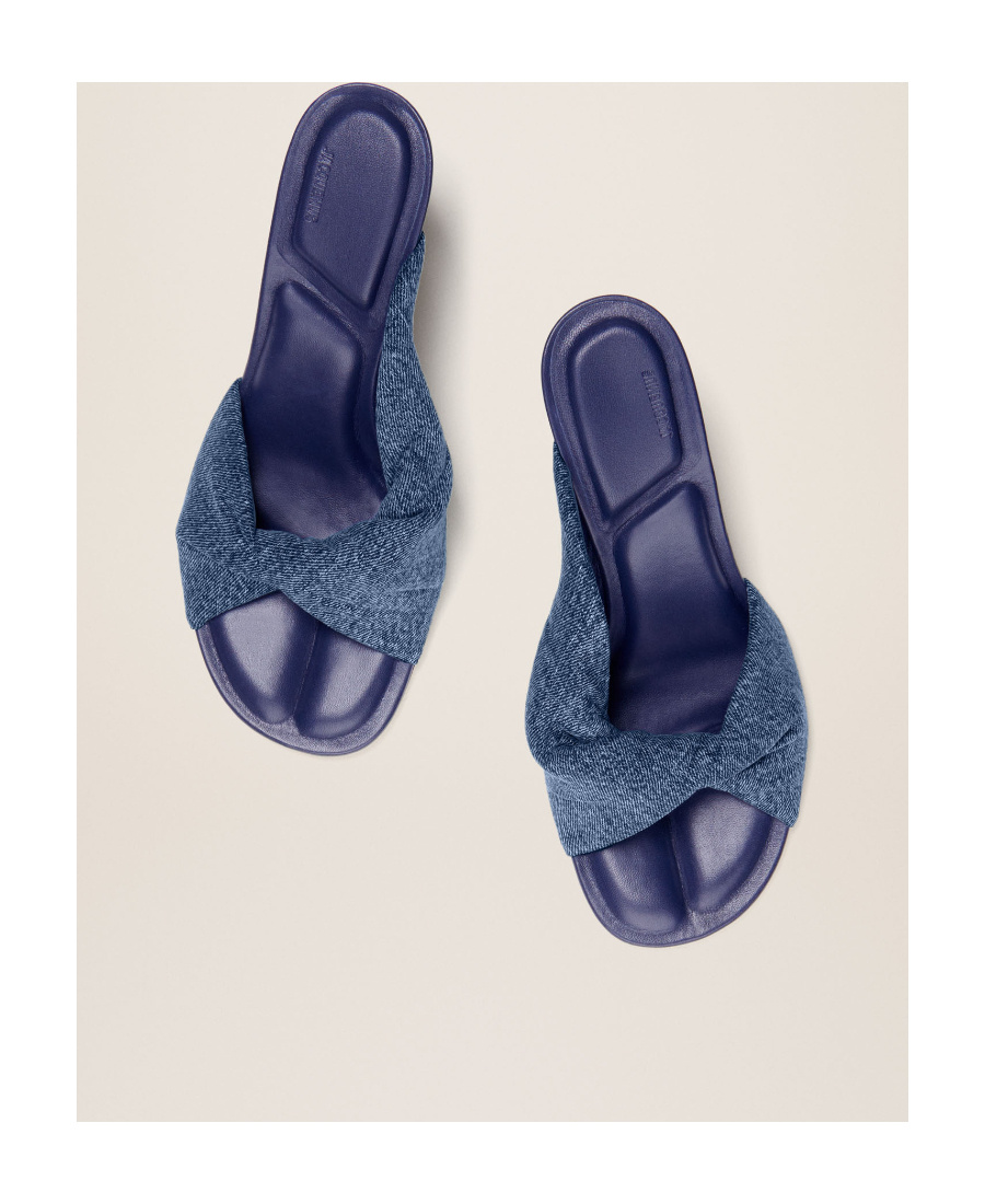 Jacquemus Les Mules Bagnu Twisted Denim Sandals In Blue