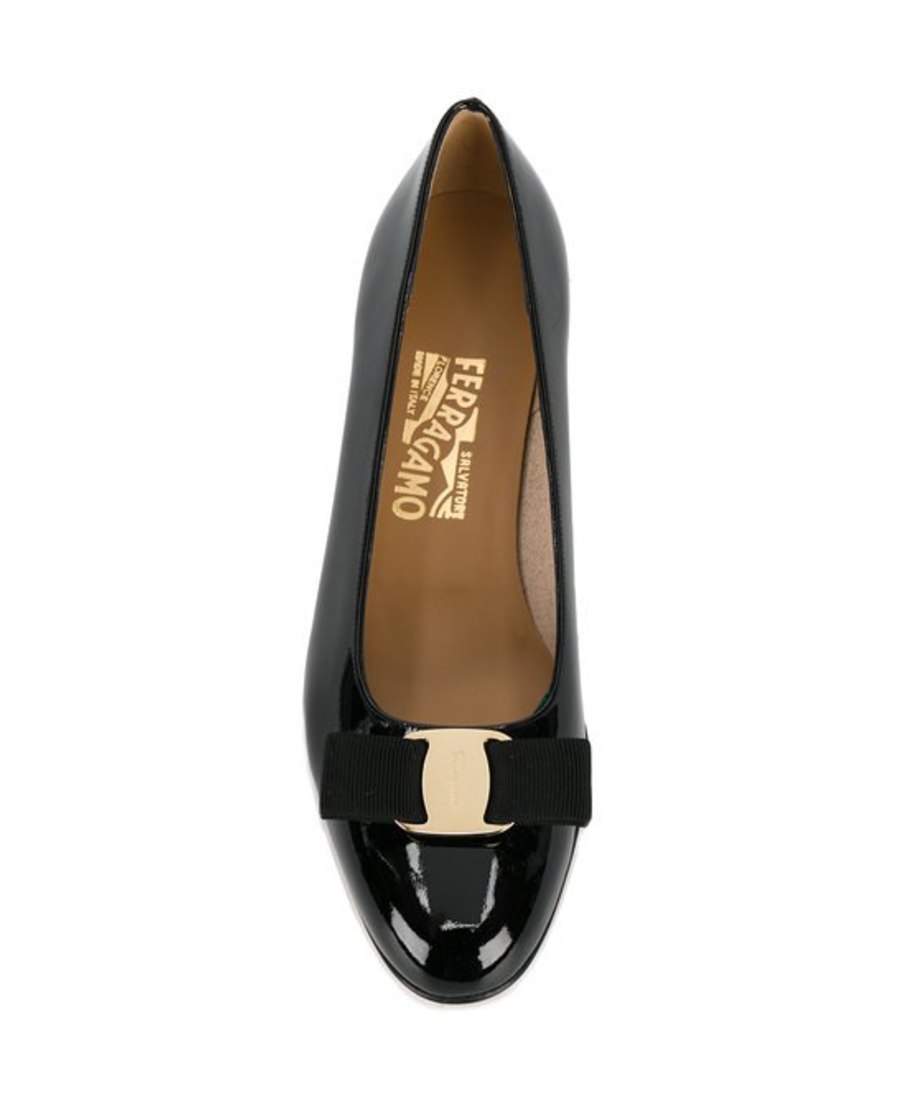 Ferragamo Vara Bow-embellished Patent-leather Pumps In Black