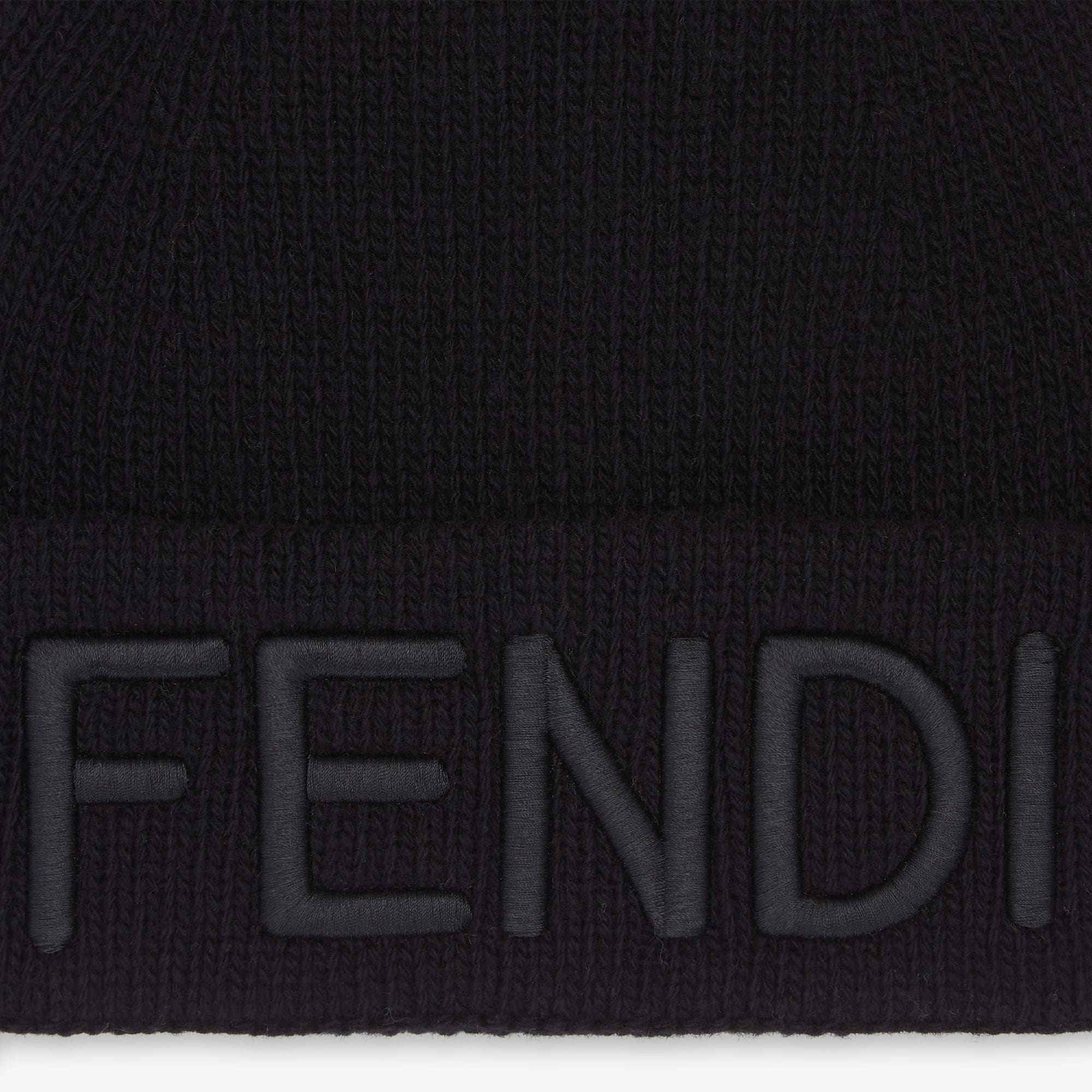 Fendi Cuffia In Lana Nera Uomo In Black