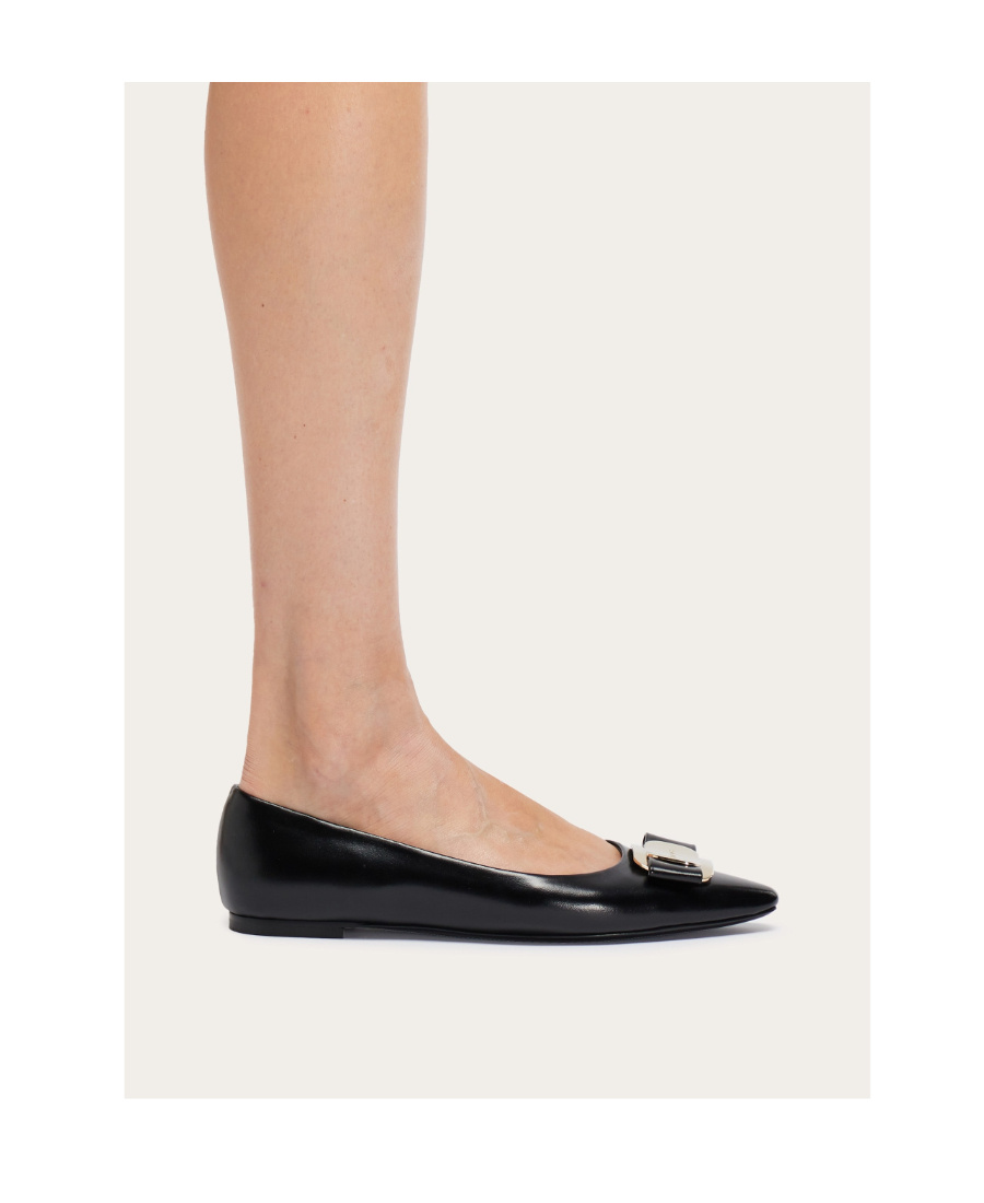 Ferragamo Salvatore  Ballerina Flats With Luxurious Lambskin Upper And Signature Buckle Detail In Black