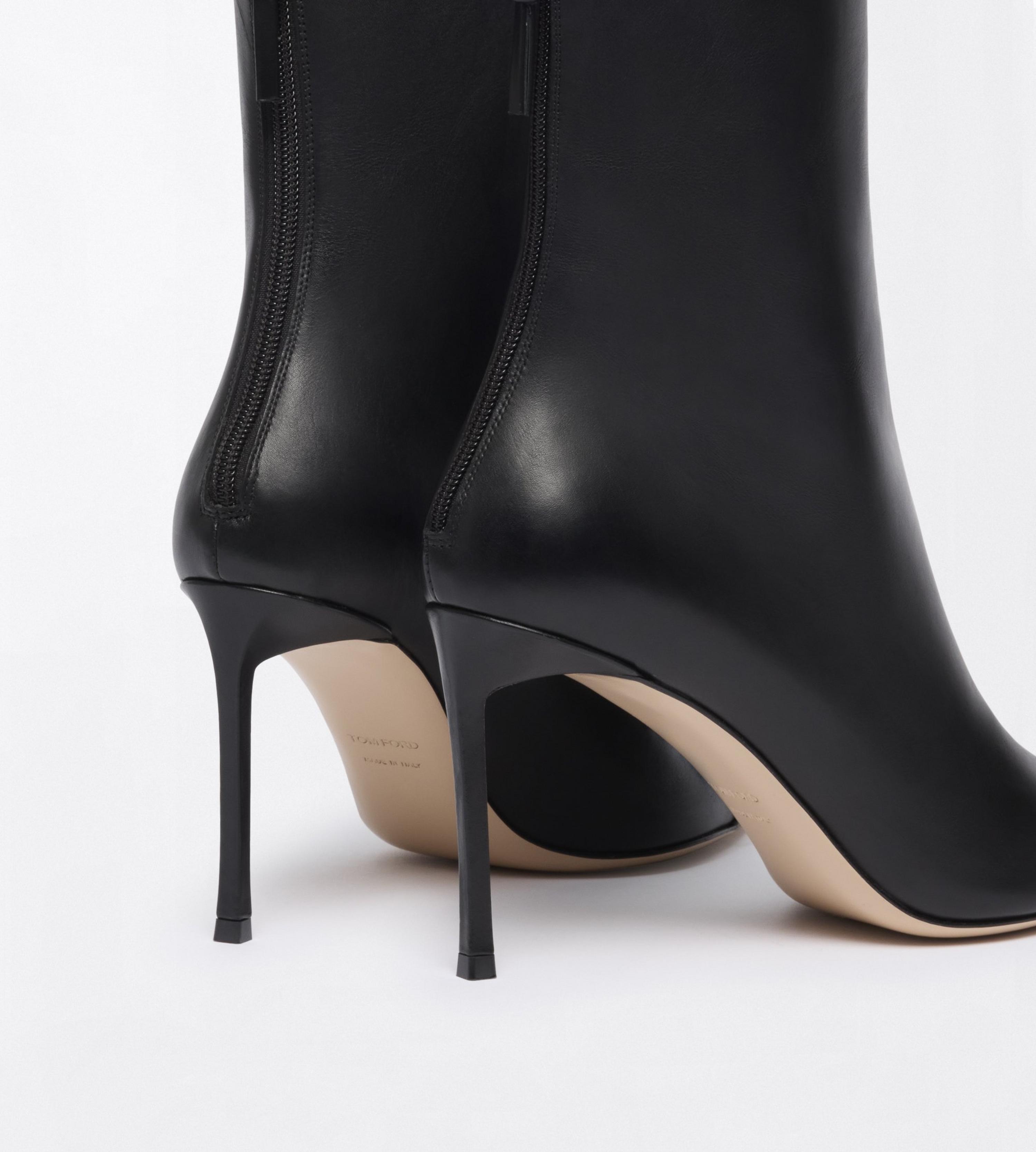 Tom Ford Leather Thea Ankle Boot In Black