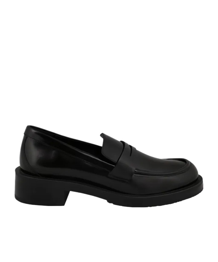 Stuart Weitzman Round Head Loafer Shoes In Black