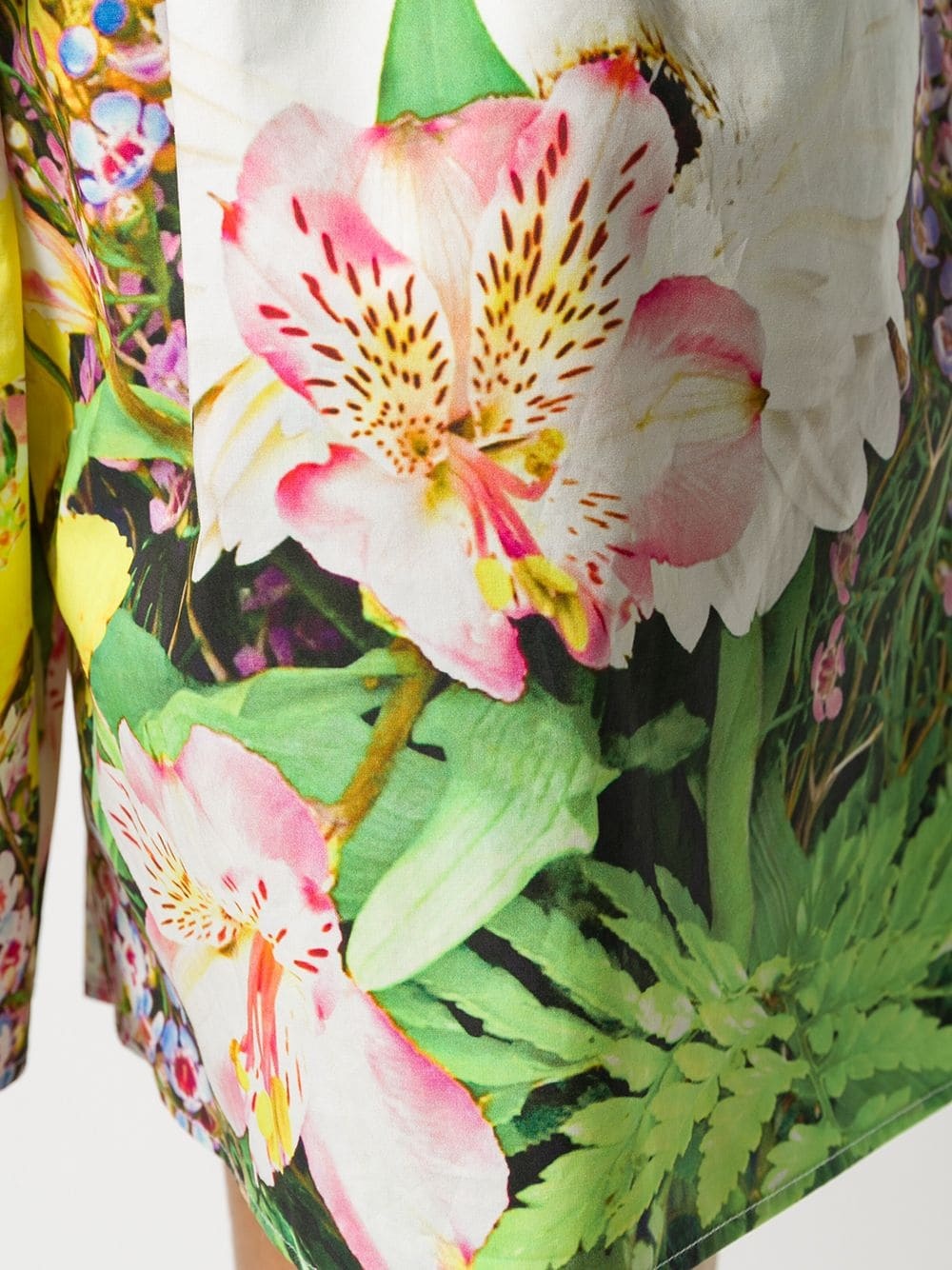 Moschino Floral Printed Wide-legged Shorts In White