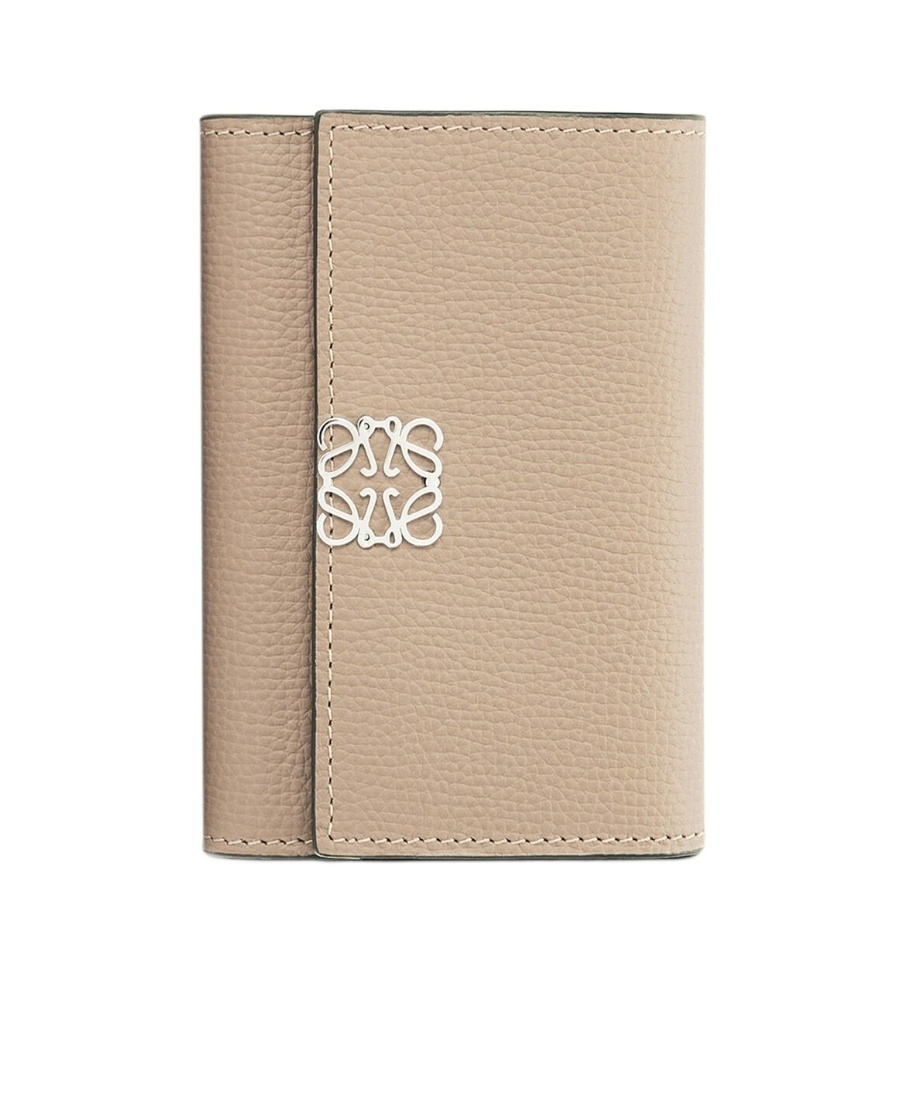 Loewe Anagram Small Vertical Wallet In Hammered Calfskin In Nude
