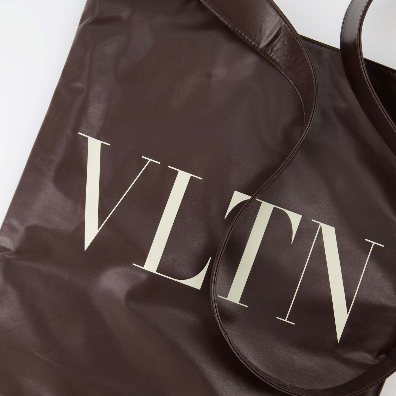 Valentino Logo Shoulder Bag In Black