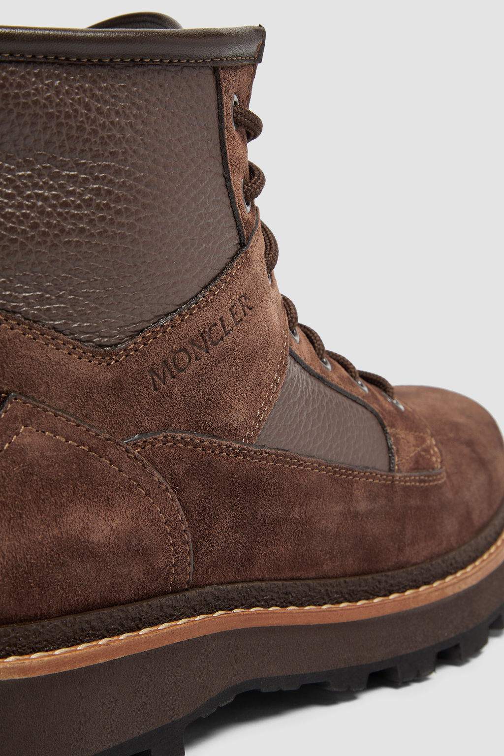Moncler Bottes En Daim Et Cuir Peka Camp In Brown