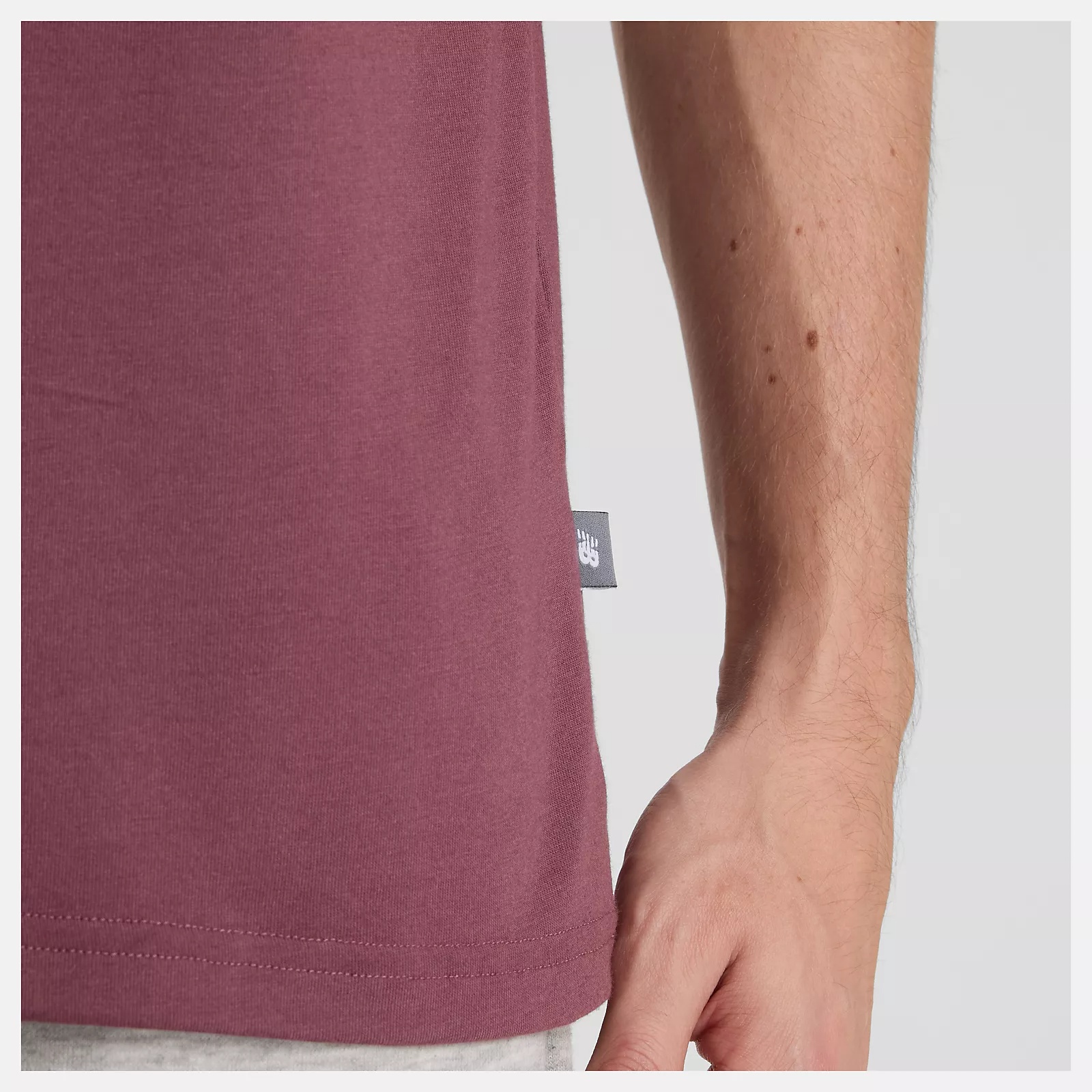 NEW BALANCE HEATHERTECH LINEAR T-SHIRT