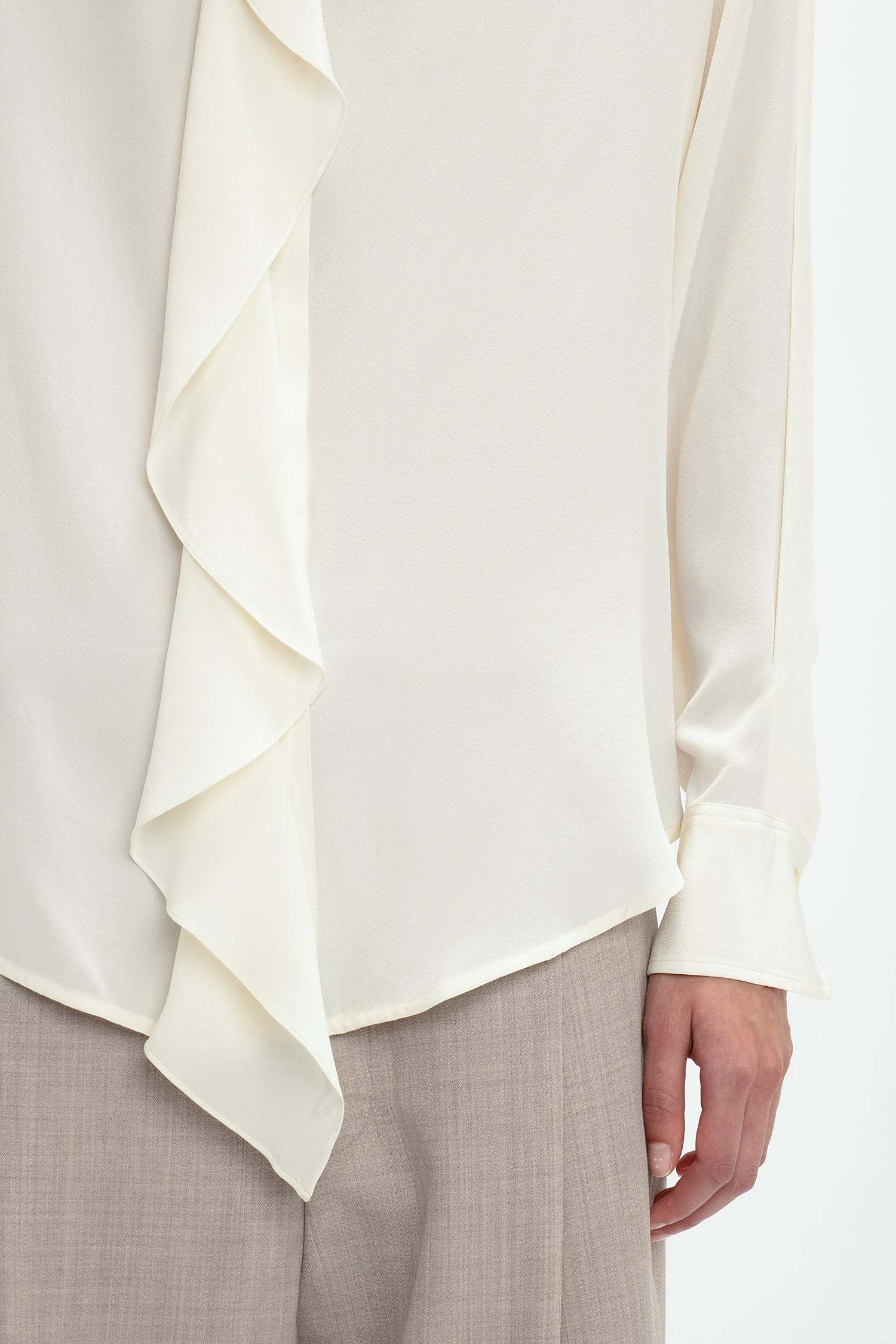 Victoria Beckham Womens Ivory Ruffle-trim Silk Blouse In White