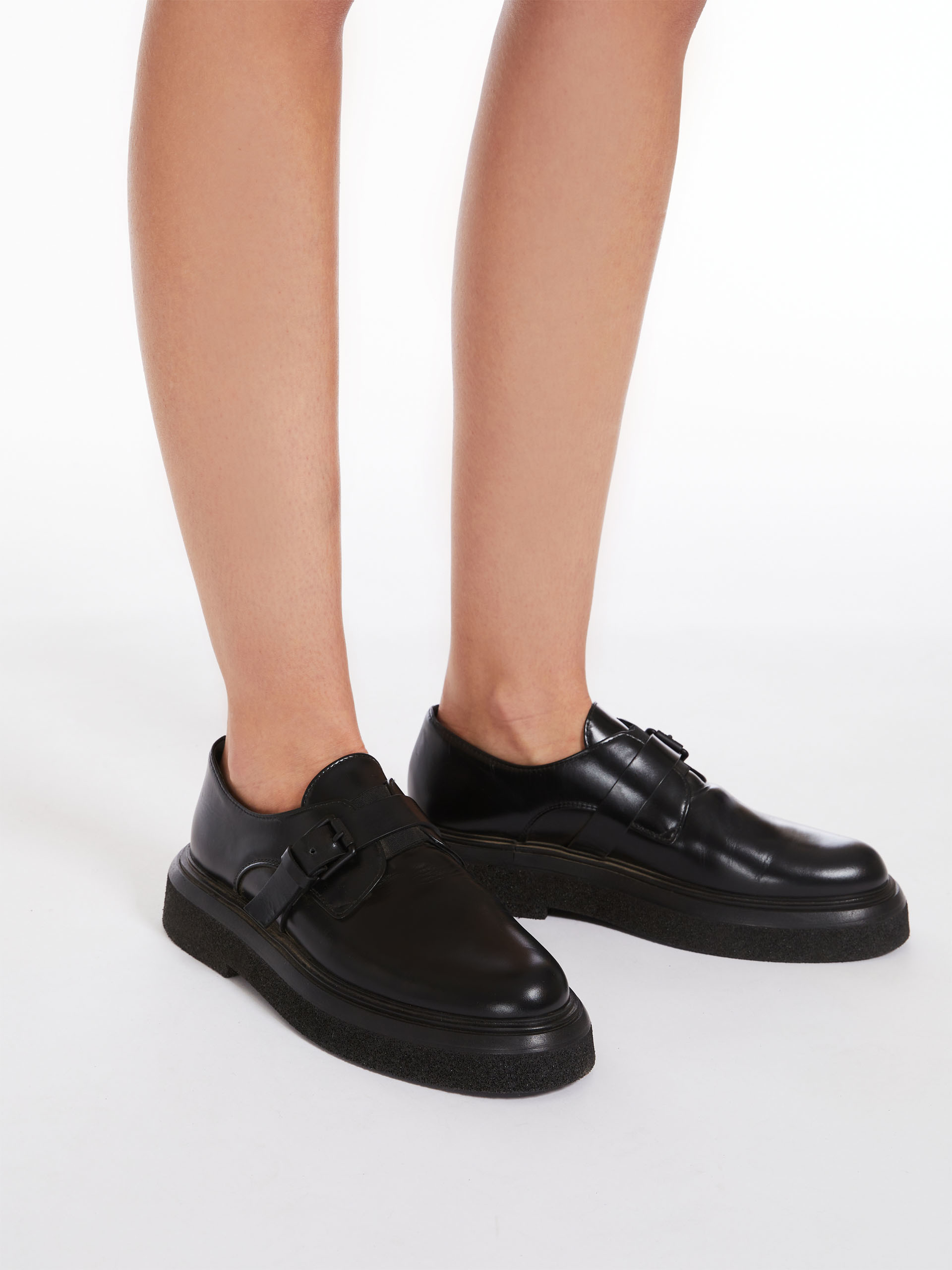 Max Mara Button Logos On The Side Of The Emblem In Black