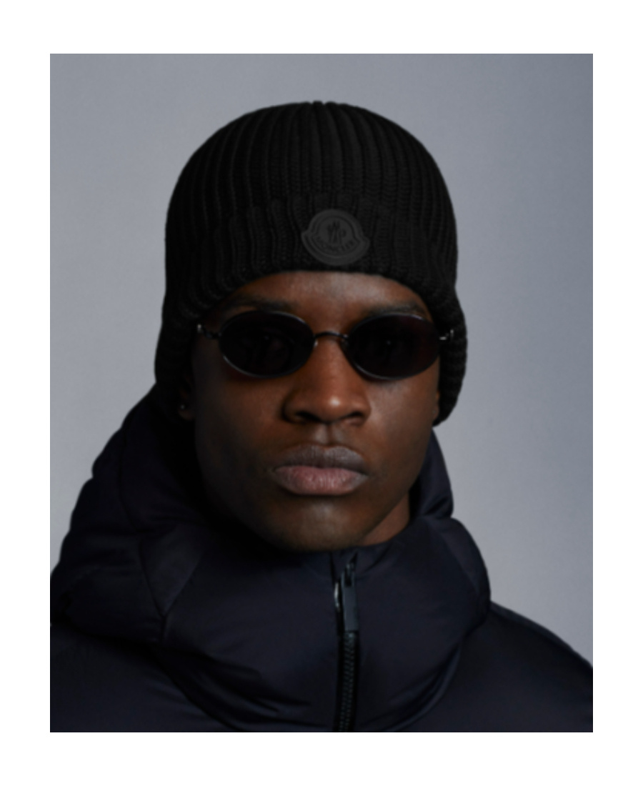 Moncler Knitted Hat Without Brim In Black