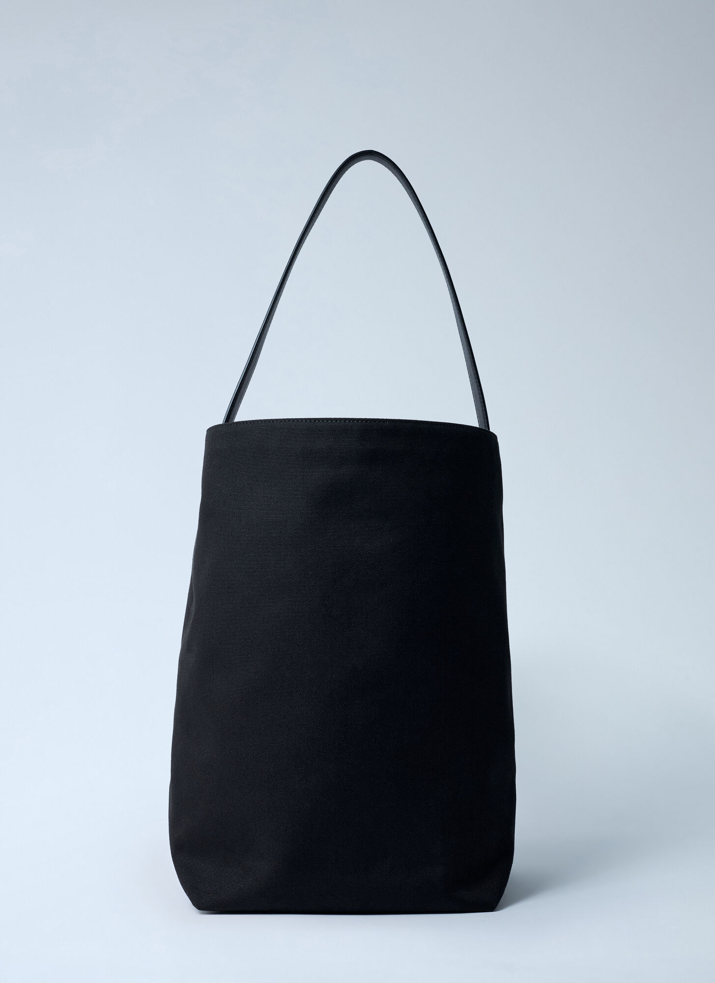 The Row Large N/s Park Tote Bag In Black