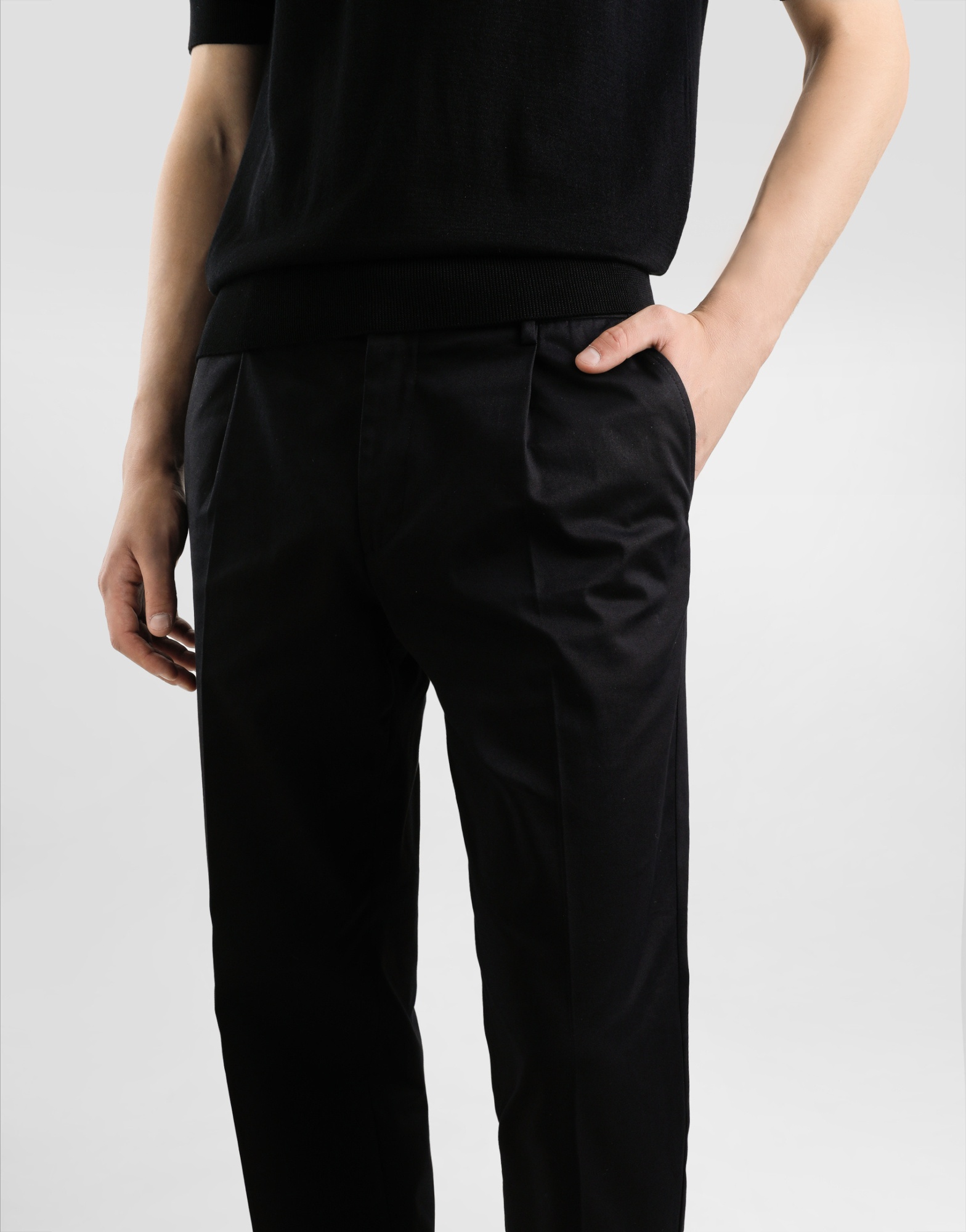 Dolce & Gabbana Pleat-detail Trousers In Black