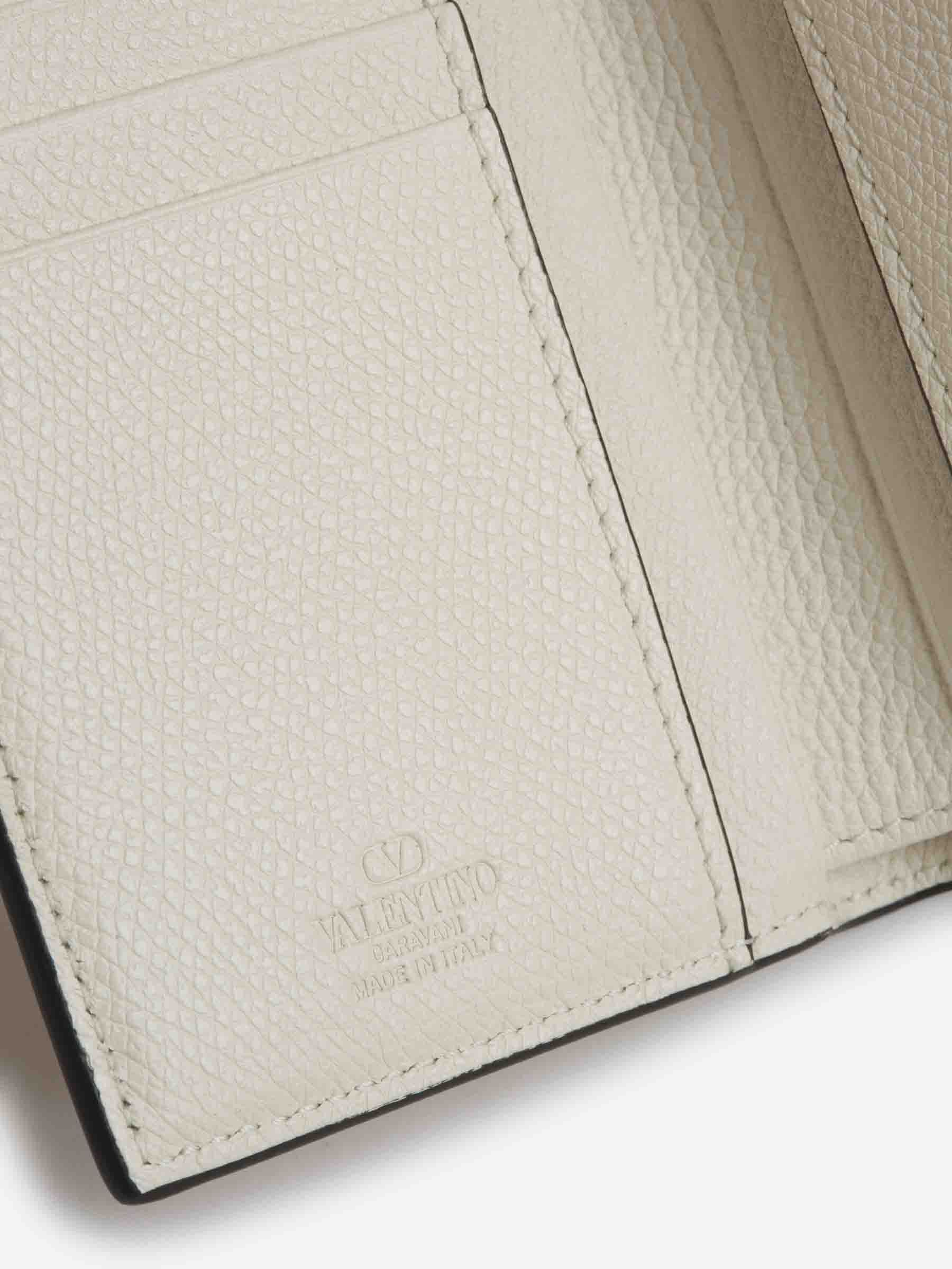Valentino Vlogo Plaque Bi-fold Wallet In Nude