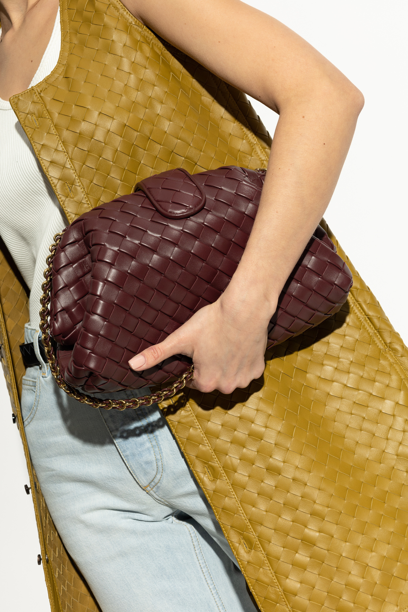 Bottega Veneta Chain Shoulder Bag In Red