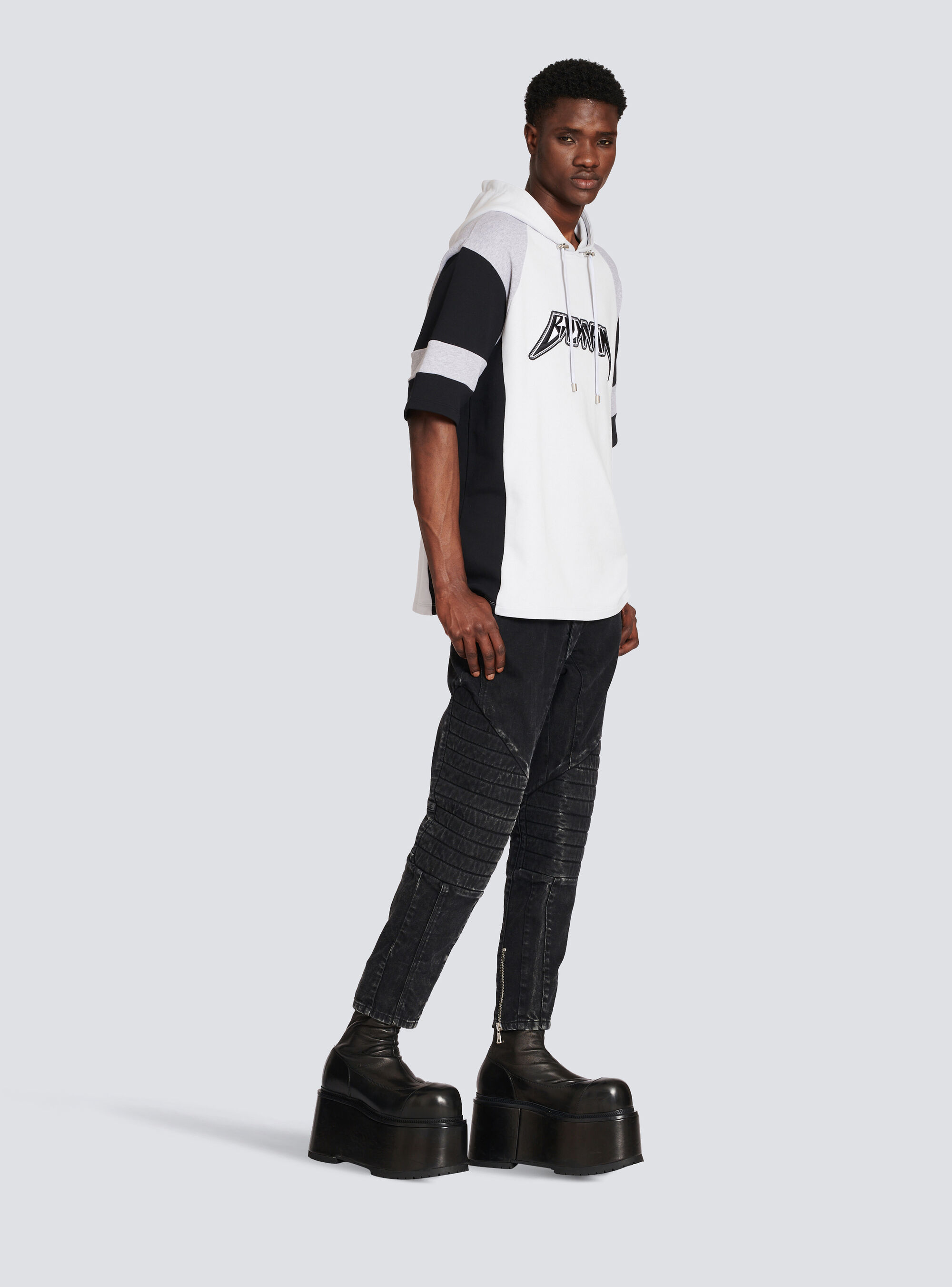 Balmain Logo-embroidered Short-sleeve Hoodie In White