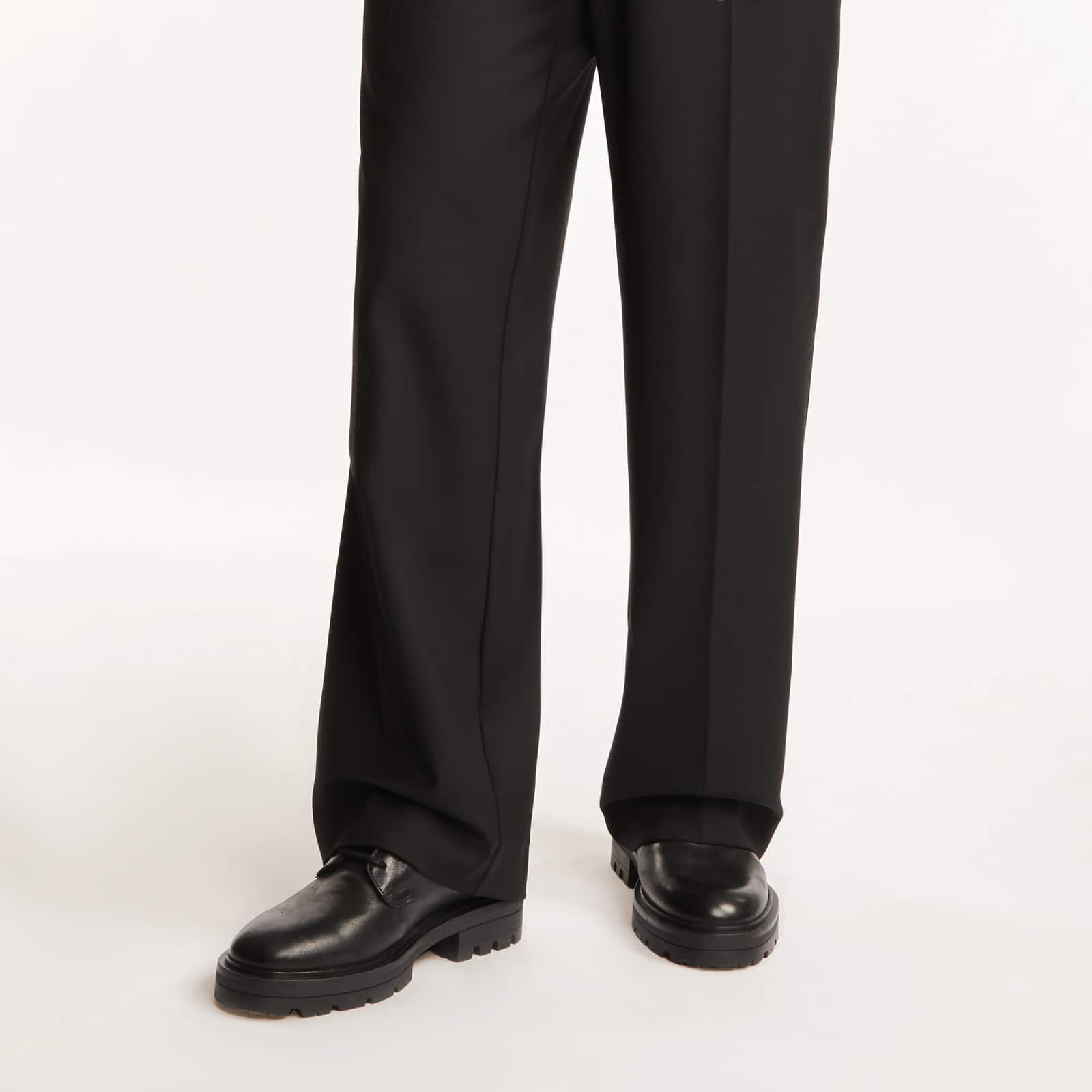 Hogan Chunky Sole Round Toe Derby Shoes In Black