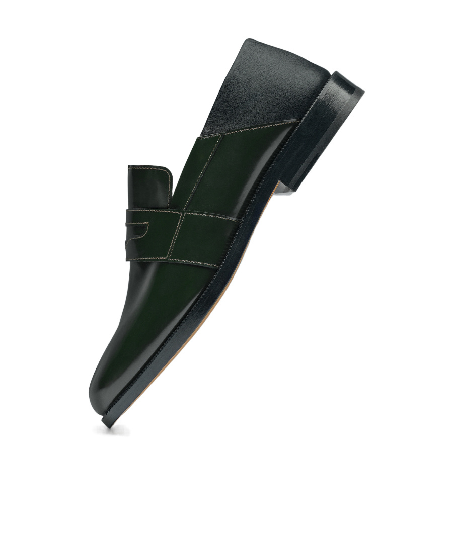Maison Margiela Tabi Split-toe Glossed-leather Loafers In Black