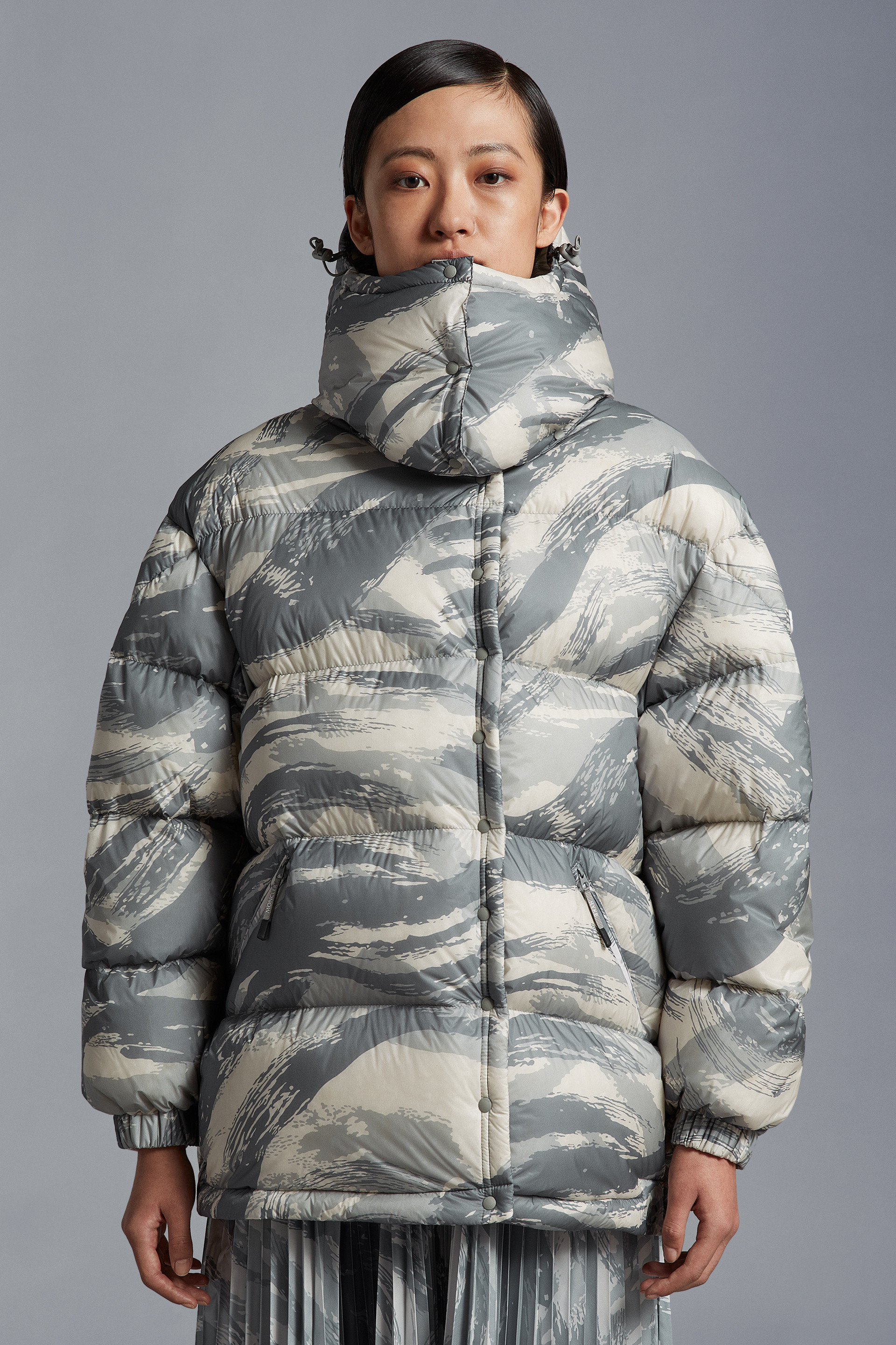 Moncler Galenstockis Short Style Down Jacket In Gray