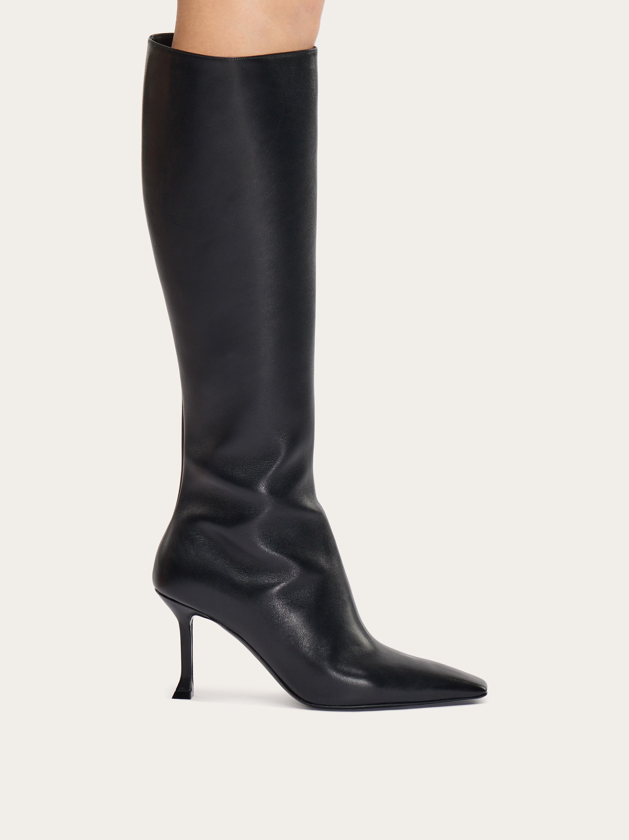 Ferragamo Pointed Boots In Black