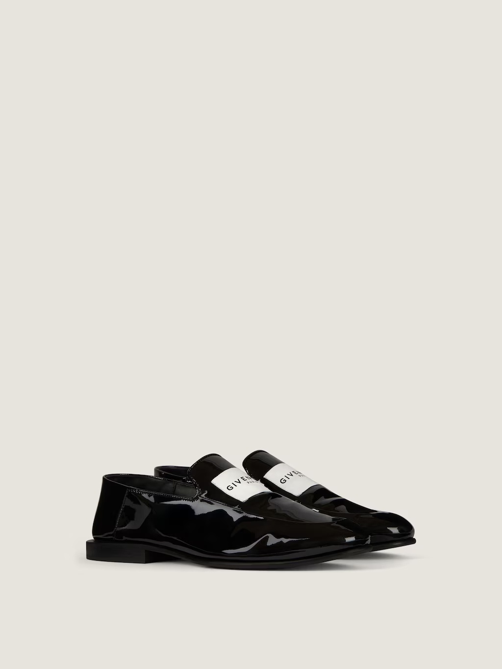 Givenchy Label Loafers In Patent Leather In Black