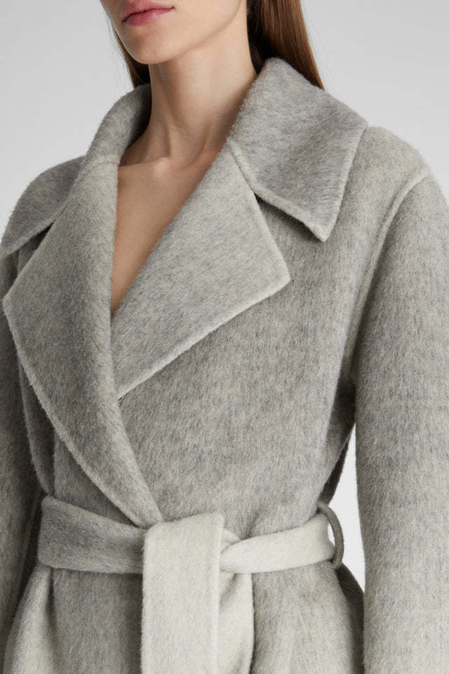 Ermanno Scervino Lapel Long-sleeved Wool Coat In White
