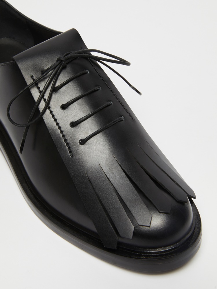 Max Mara Tassel Lace Shoes In Black