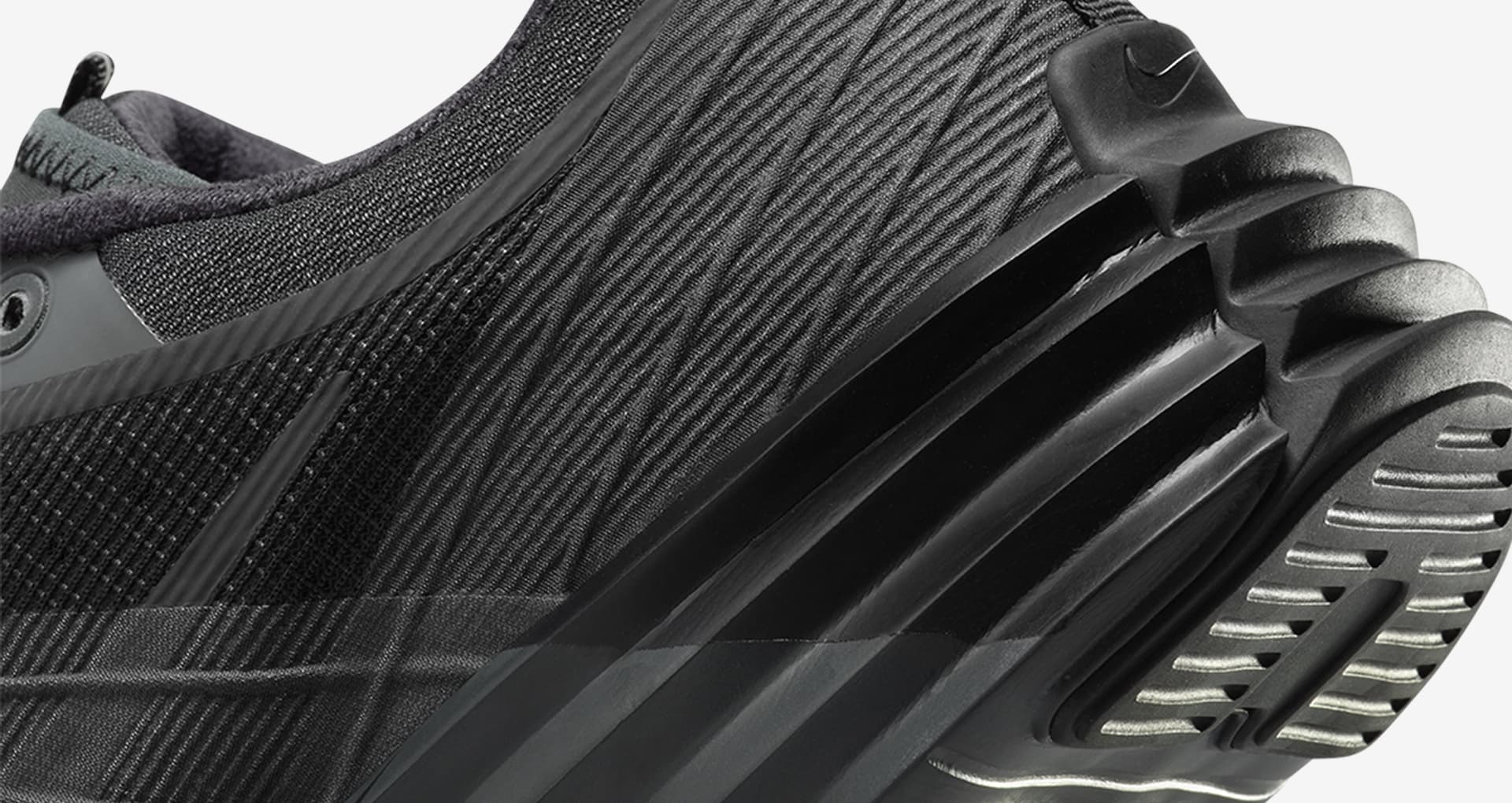 Nike Lunar Roam Sneaker In Black