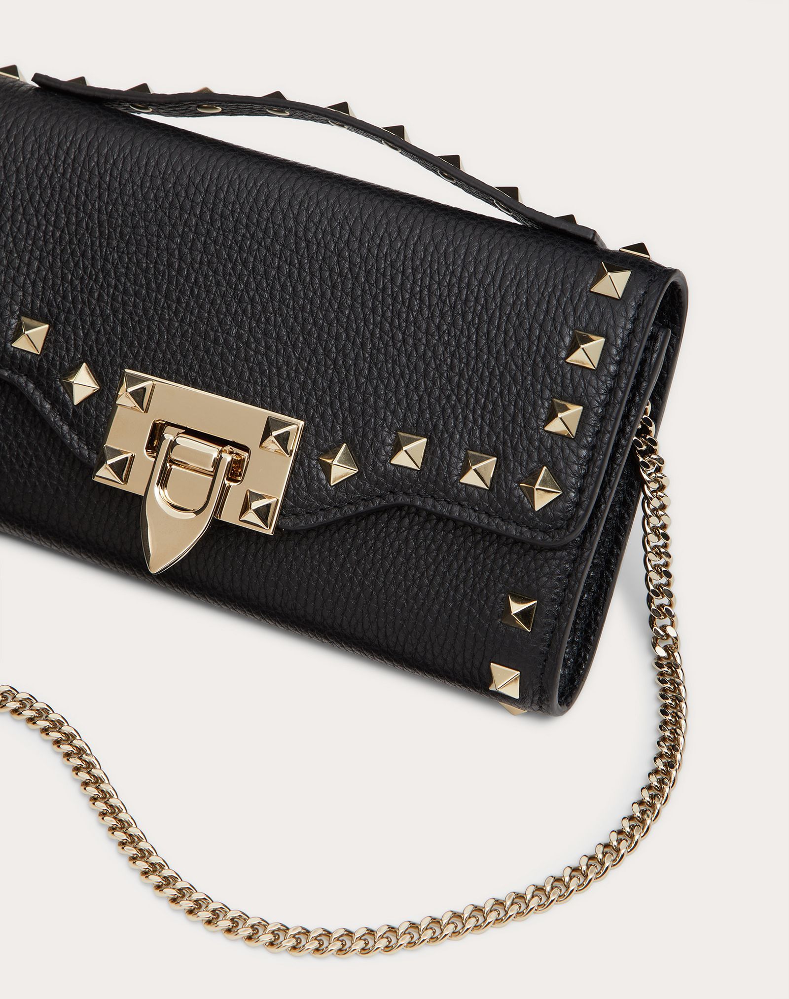 Valentino Garavani Rockstud Grainy Calfskin Wallet With Chain Strap Woman Black Uni In Black