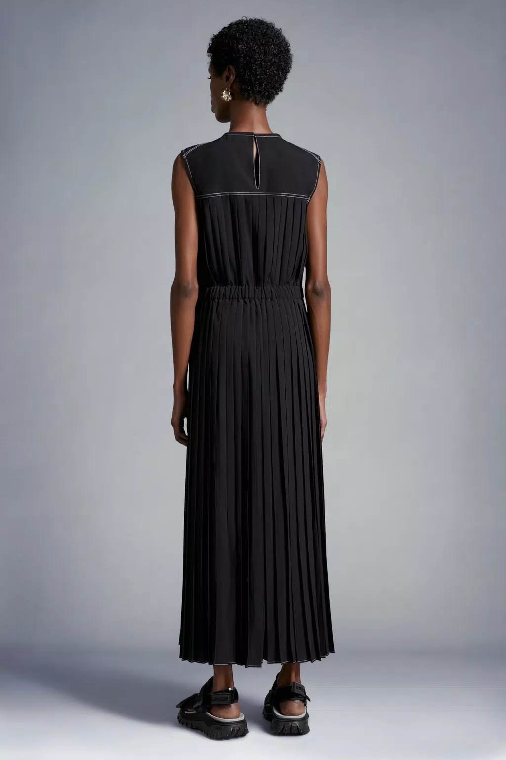 Moncler Draw The Rope To Pull In The Waist Dress In Black
