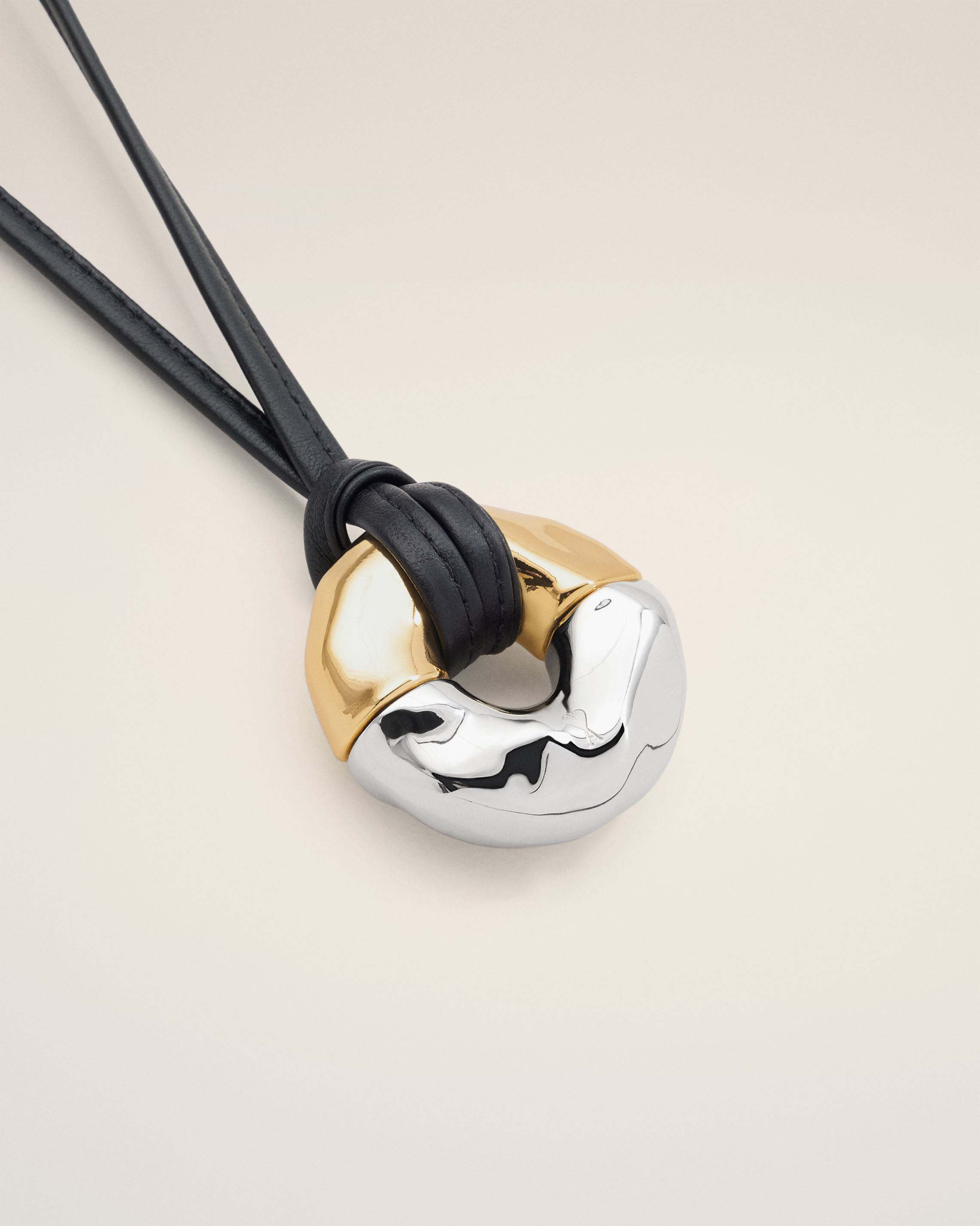 Ami Alexandre Mattiussi Ami Paris Dune Square Necklace In Black
