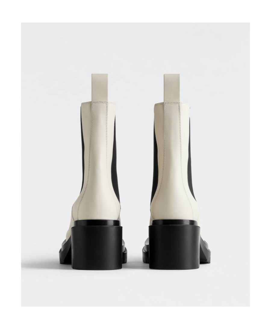 Bottega Veneta The Lug Leather Ankle Boots In Black
