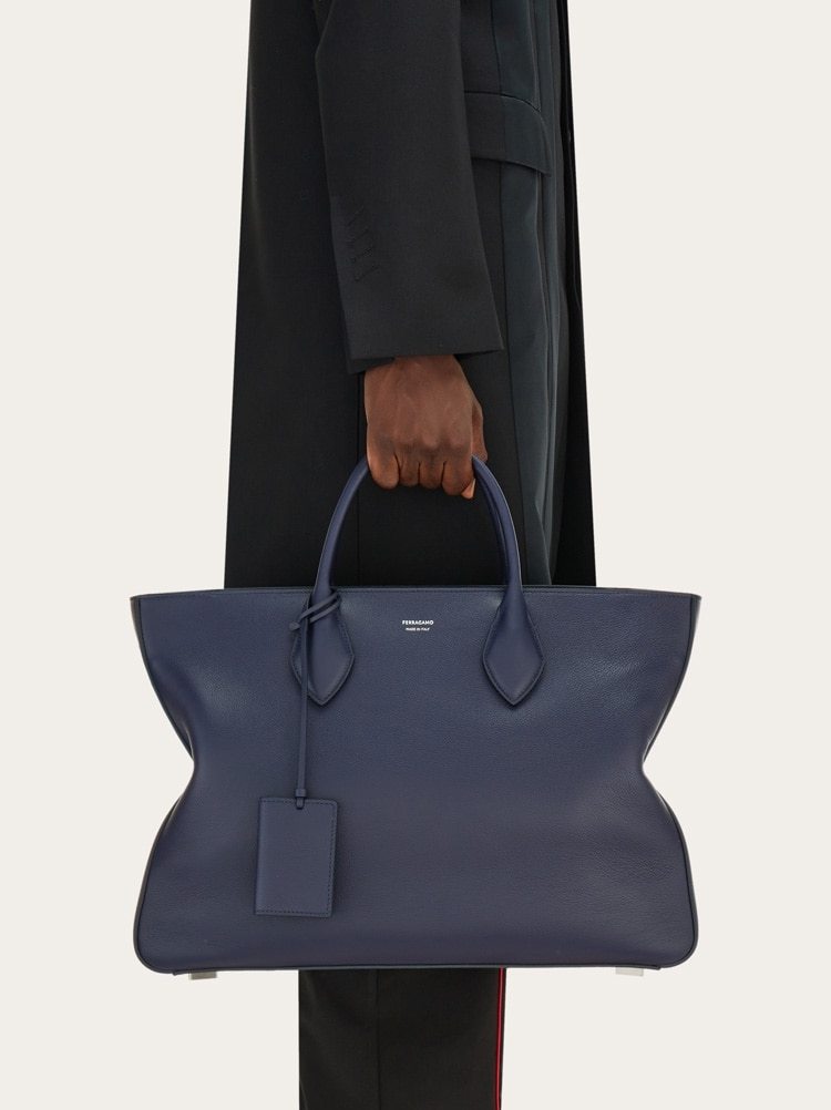Shop Ferragamo Logo Shoulder Bag In Black