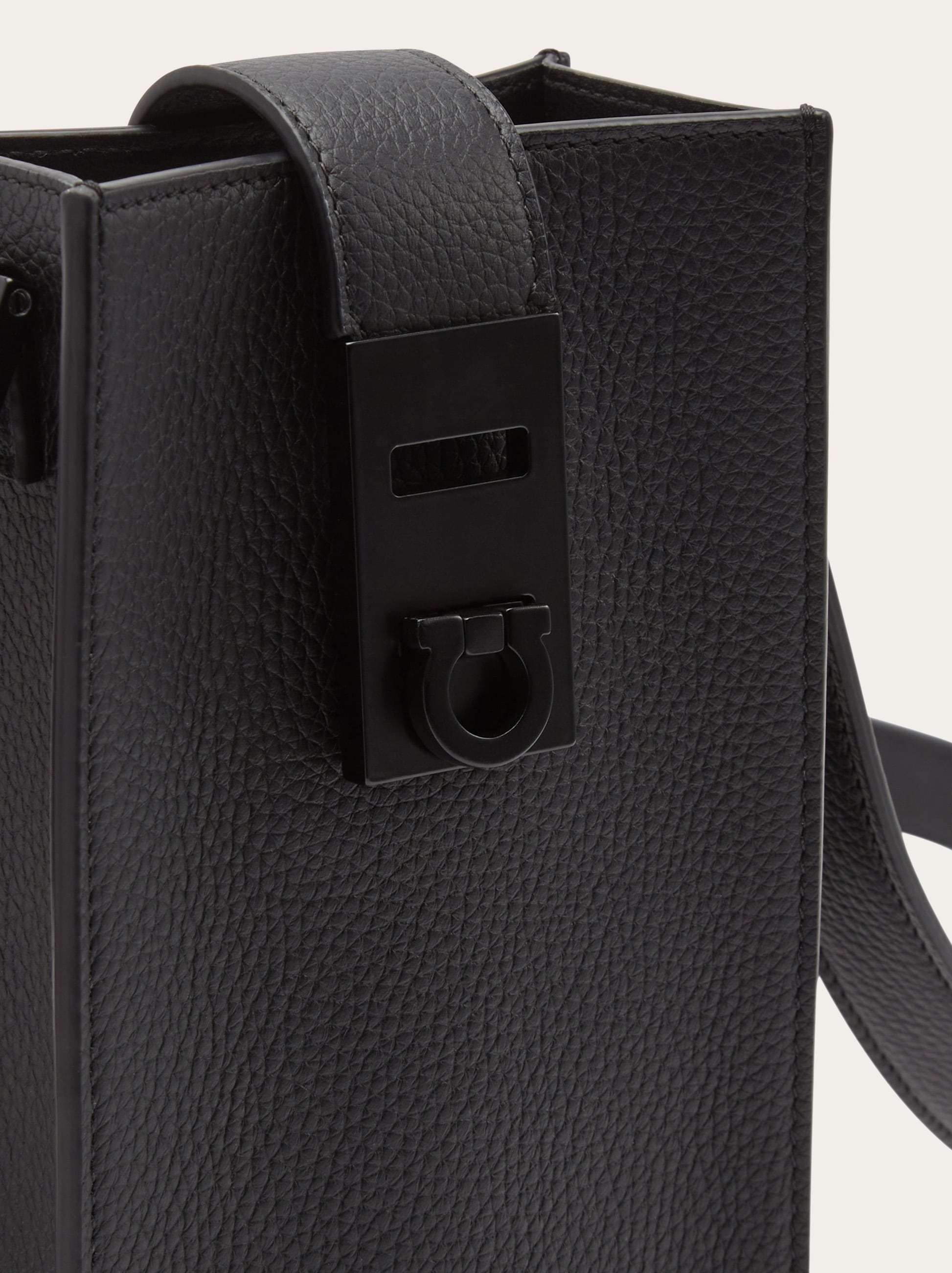 FERRAGAMO SALVATORE FERRAGAMO GANCINI FLIP-LOCK FASTENED CROSSBODY BAG
