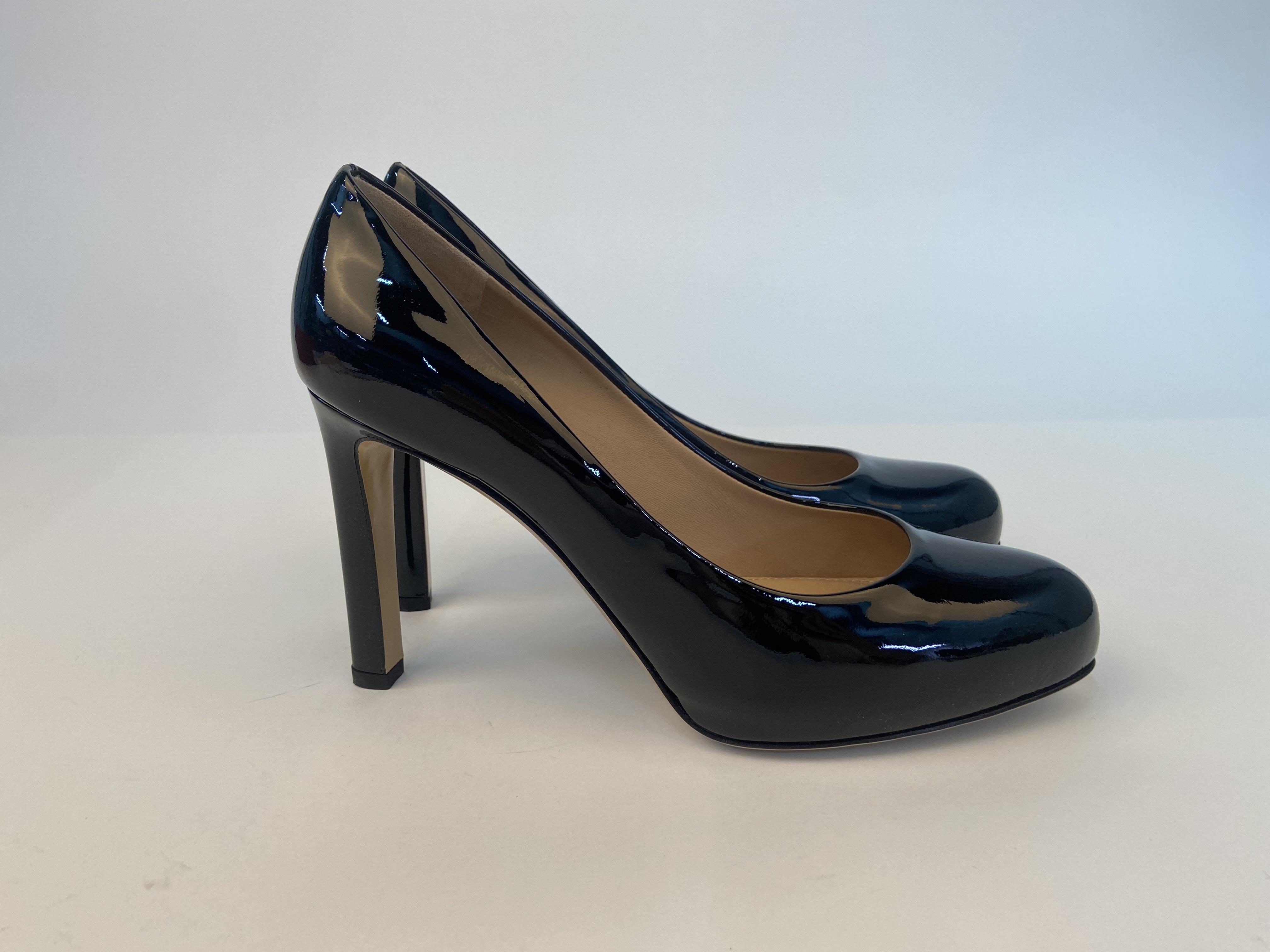 Ferragamo Logo High Heels In Black