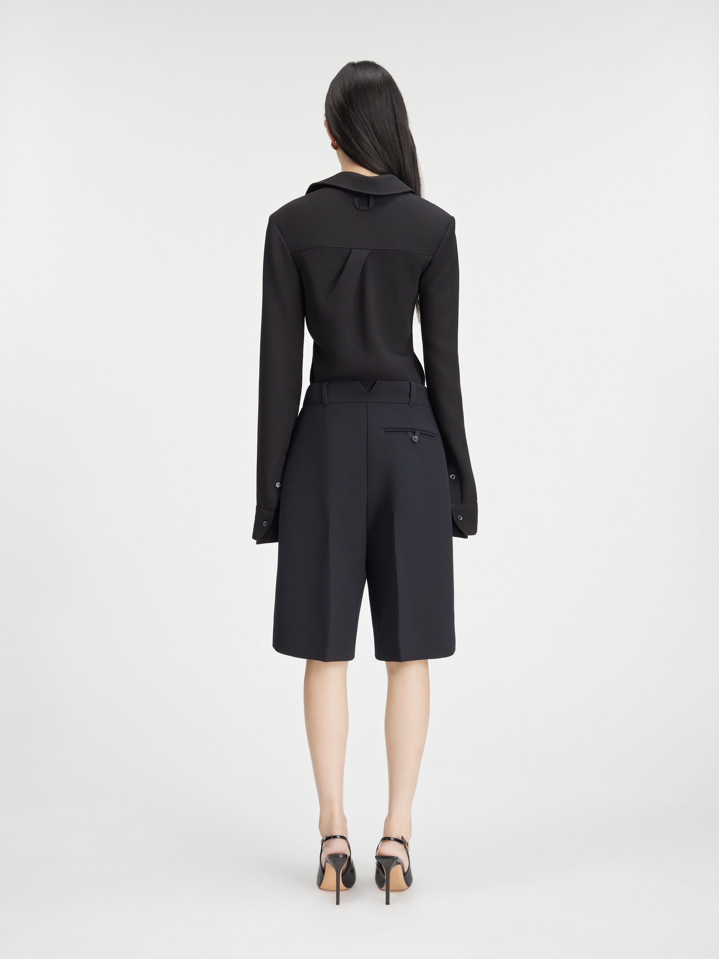 Jacquemus Curved Bermudas In Black