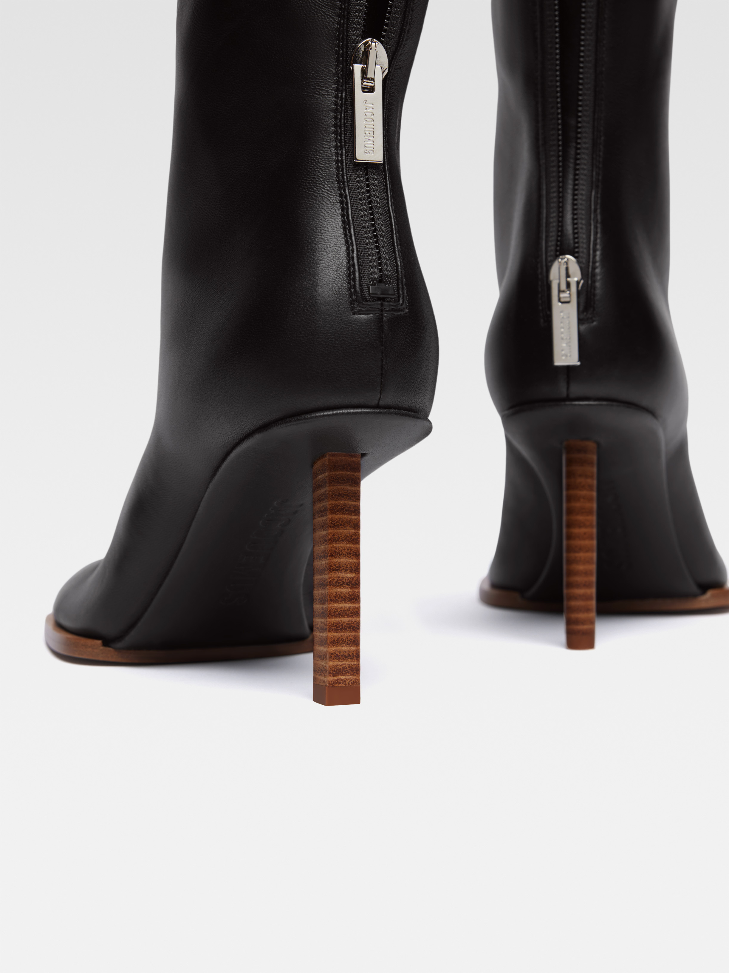 Jacquemus Round Square Ankle Boots In Black
