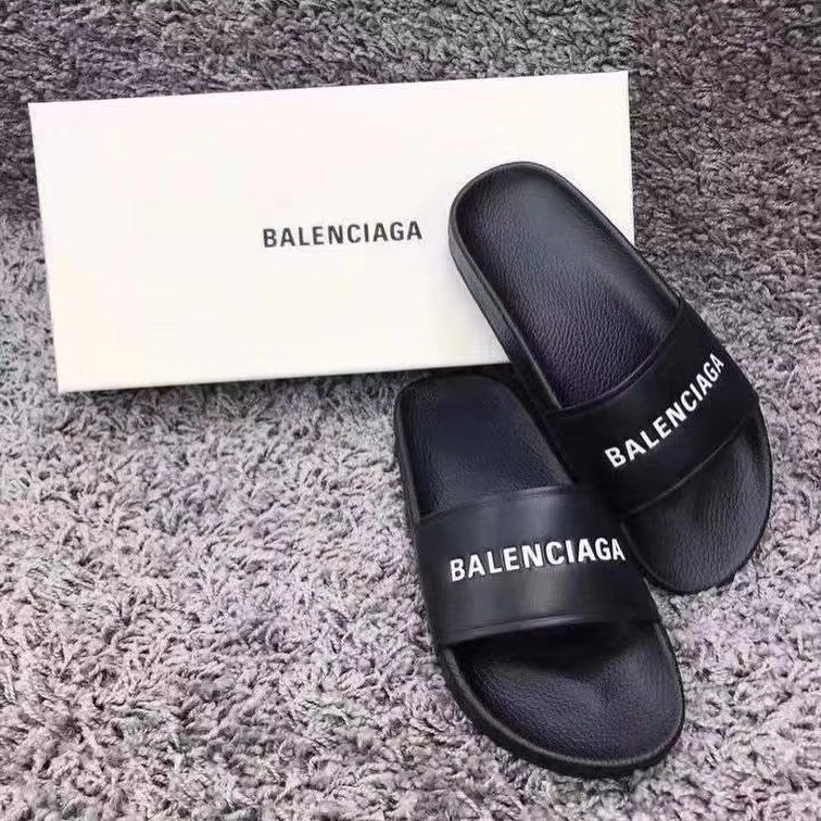 Balenciaga Logo-embossed Pool Slides In Black