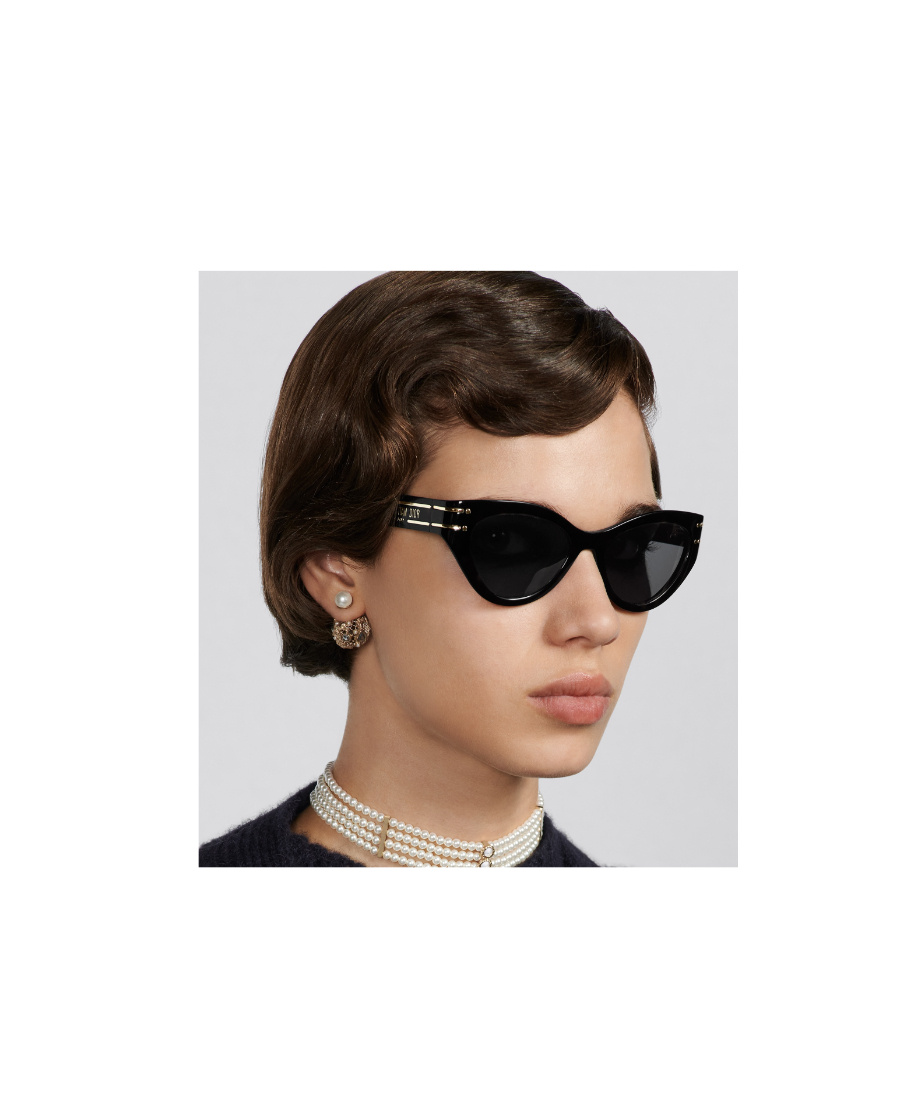 Shop Dior Eyewear Signature B7i Butterfly Sunglasses In Black