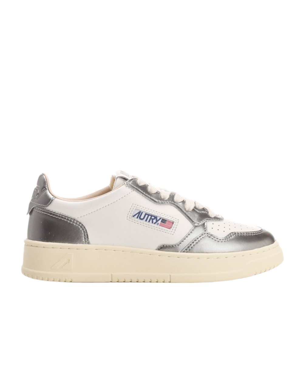 Shop Autry Medalist Leather Sneakers In Nude