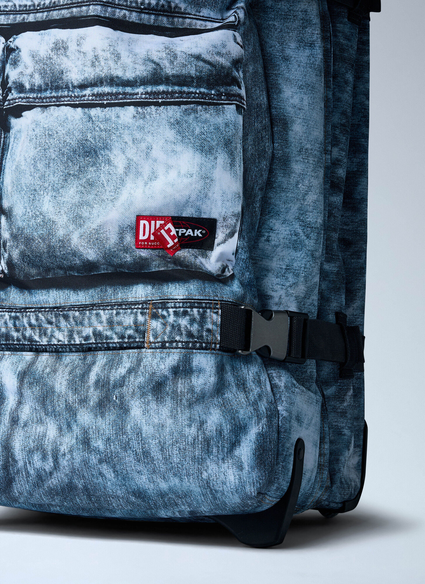 Diesel Transit'r S Suitcase In Blue