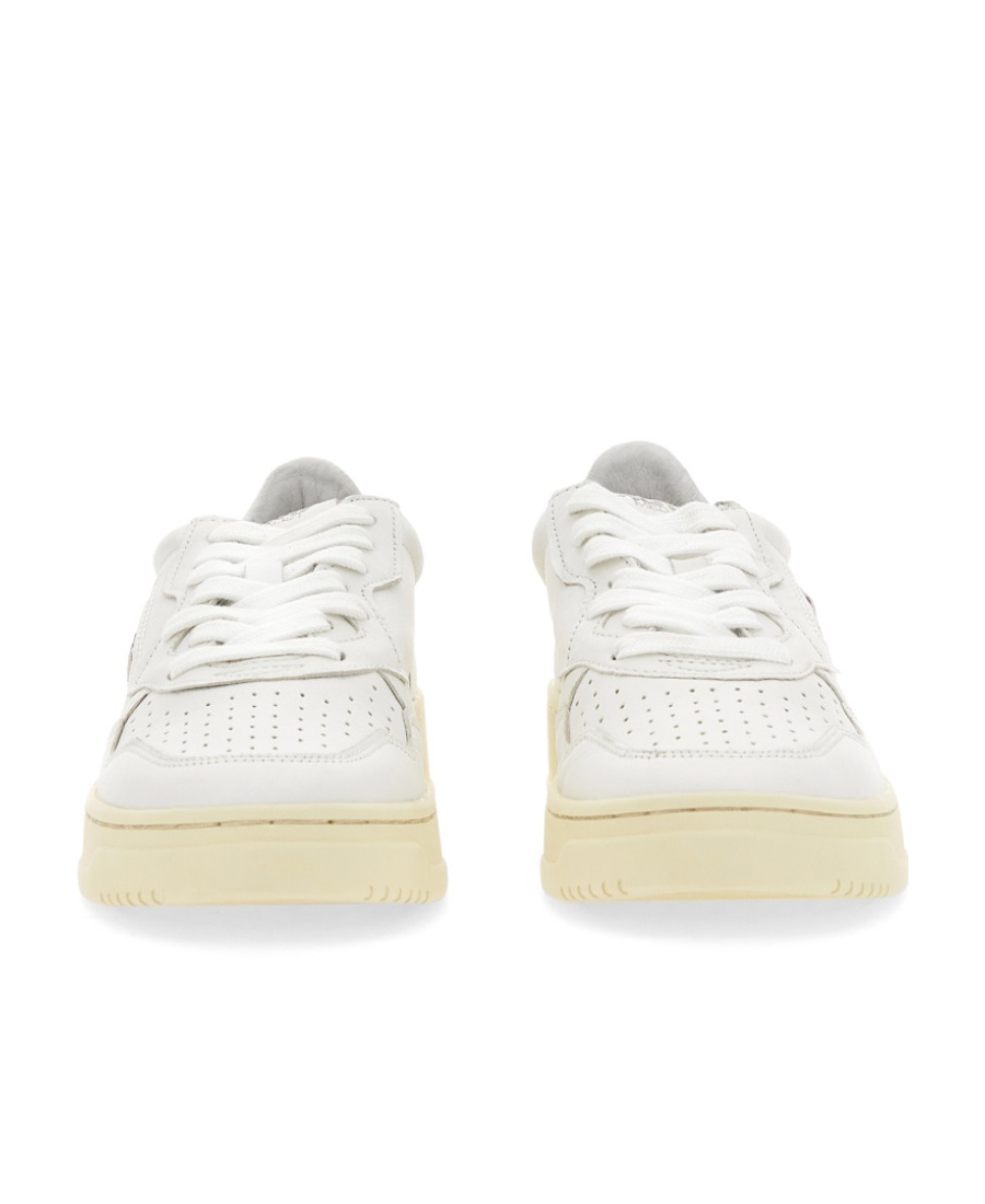 Autry Low Top Medalist Sneakers In White