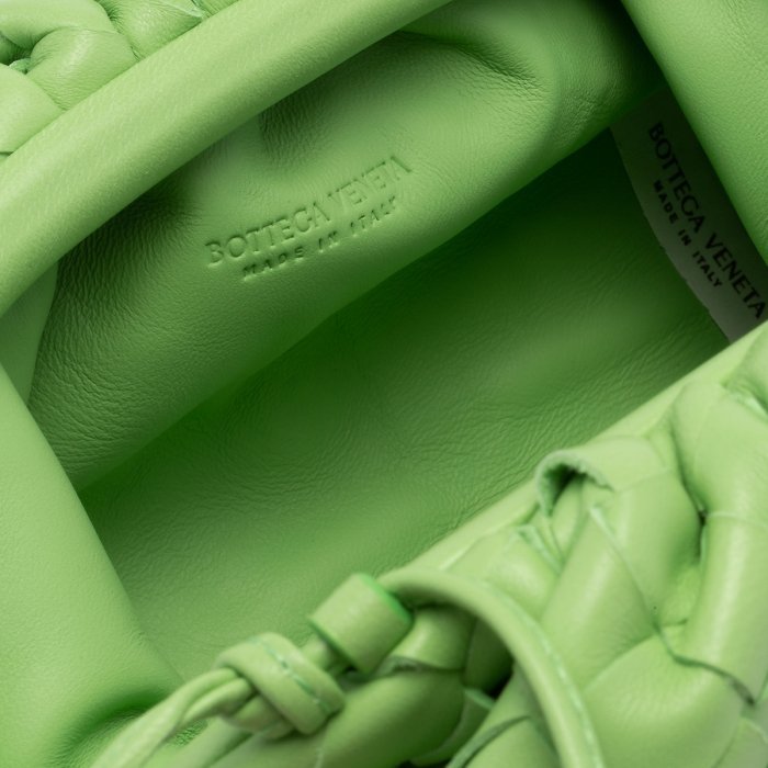 Bottega Veneta Pouch Intrecciato Mini Crossbody Bag In Green