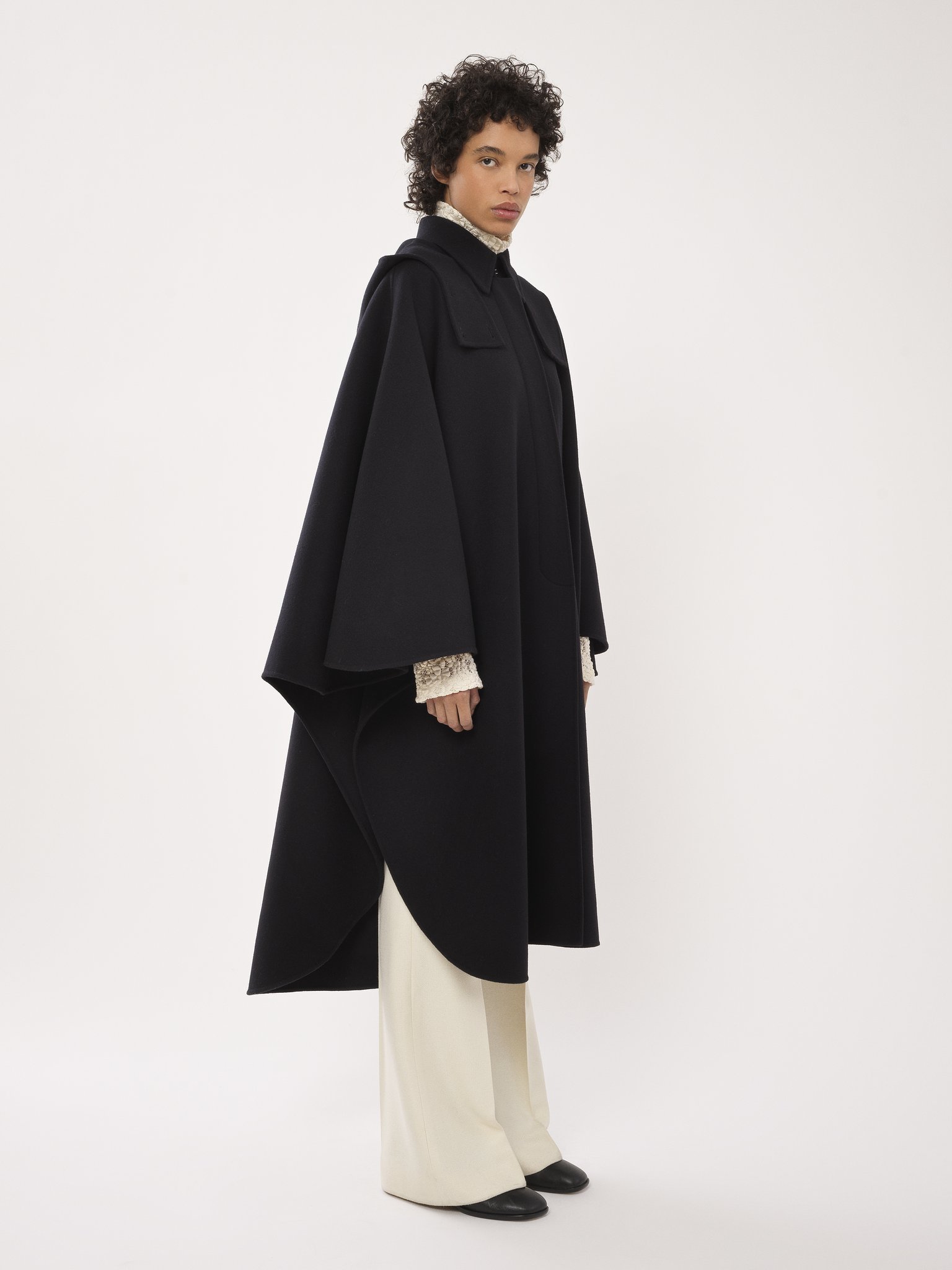 Chloé Hooded Cape Coat Black Size Xs/s 70% Wool, 30% Cashmere, Horn Bubalus Bubalis, Farmed, Coo India In Black