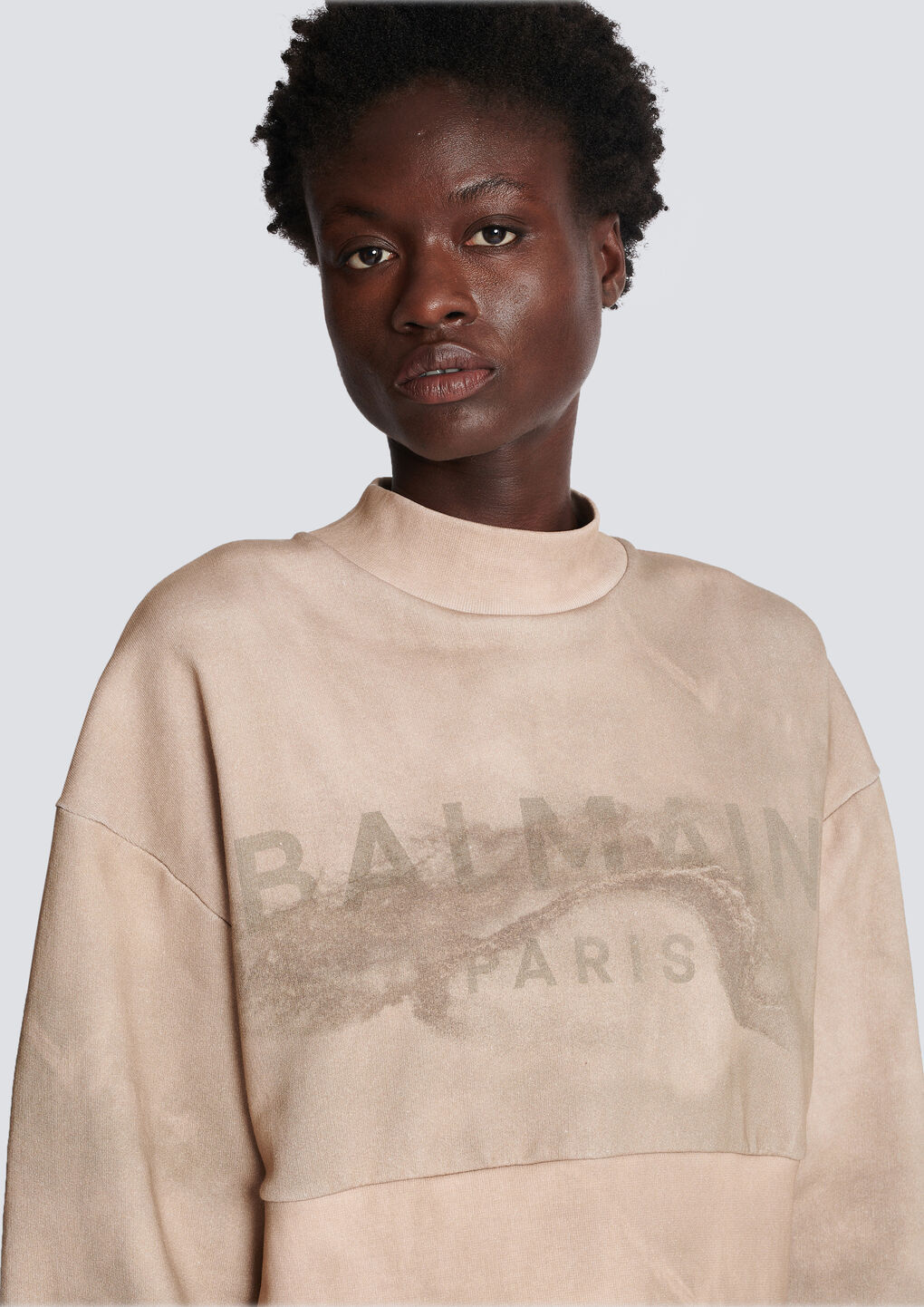 Balmain Logo-print Cropped Sweatshirt In Nude